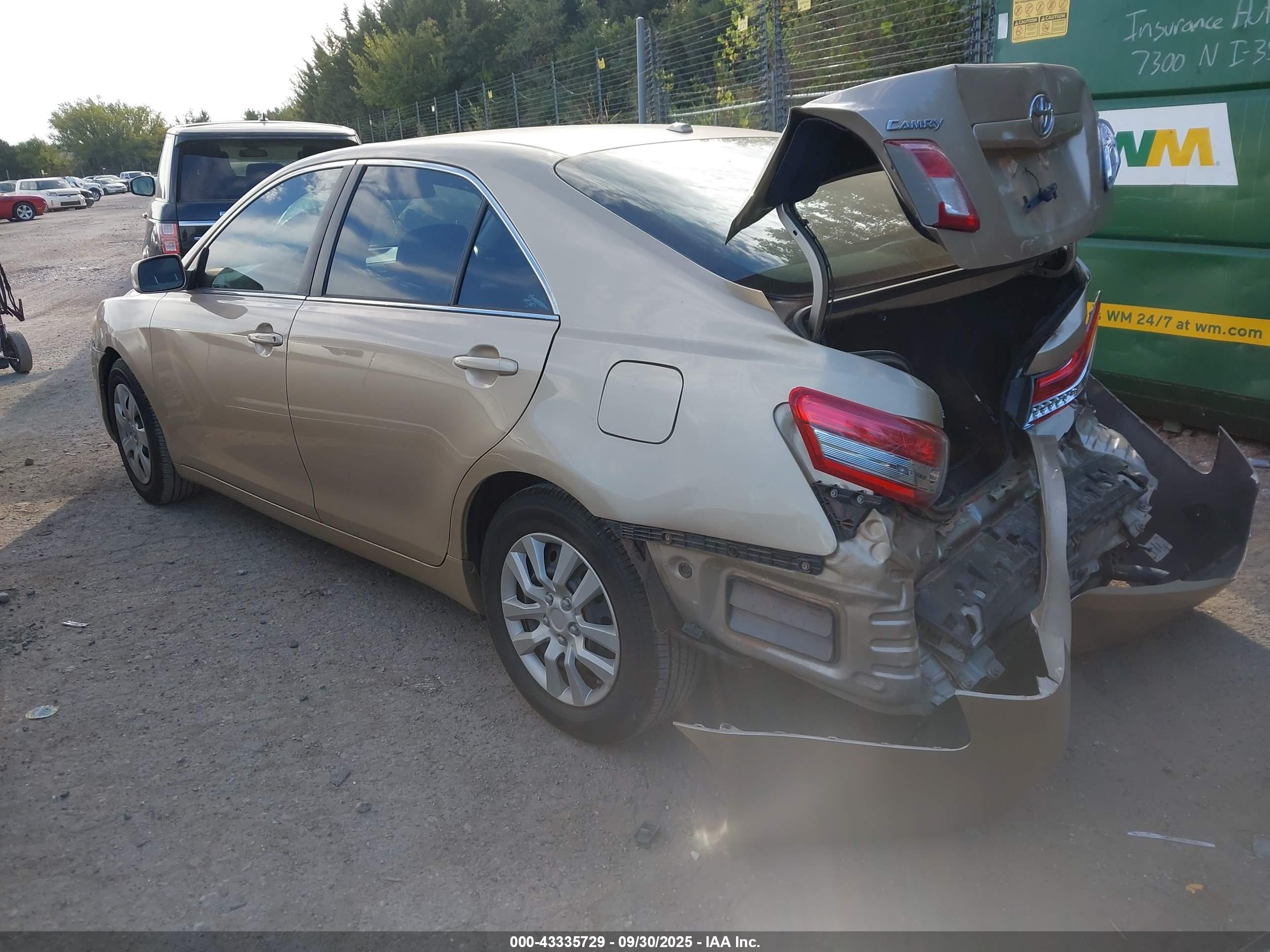 TOYOTA CAMRY image 3