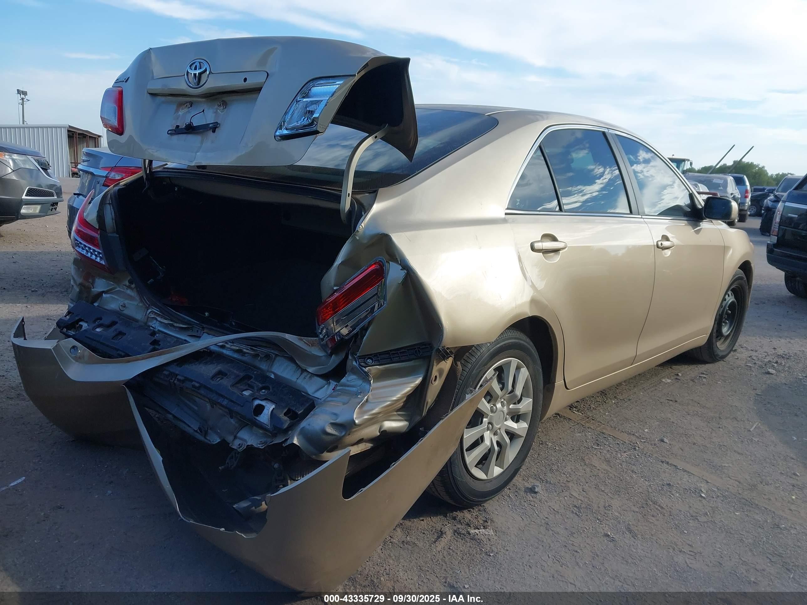 TOYOTA CAMRY image 4