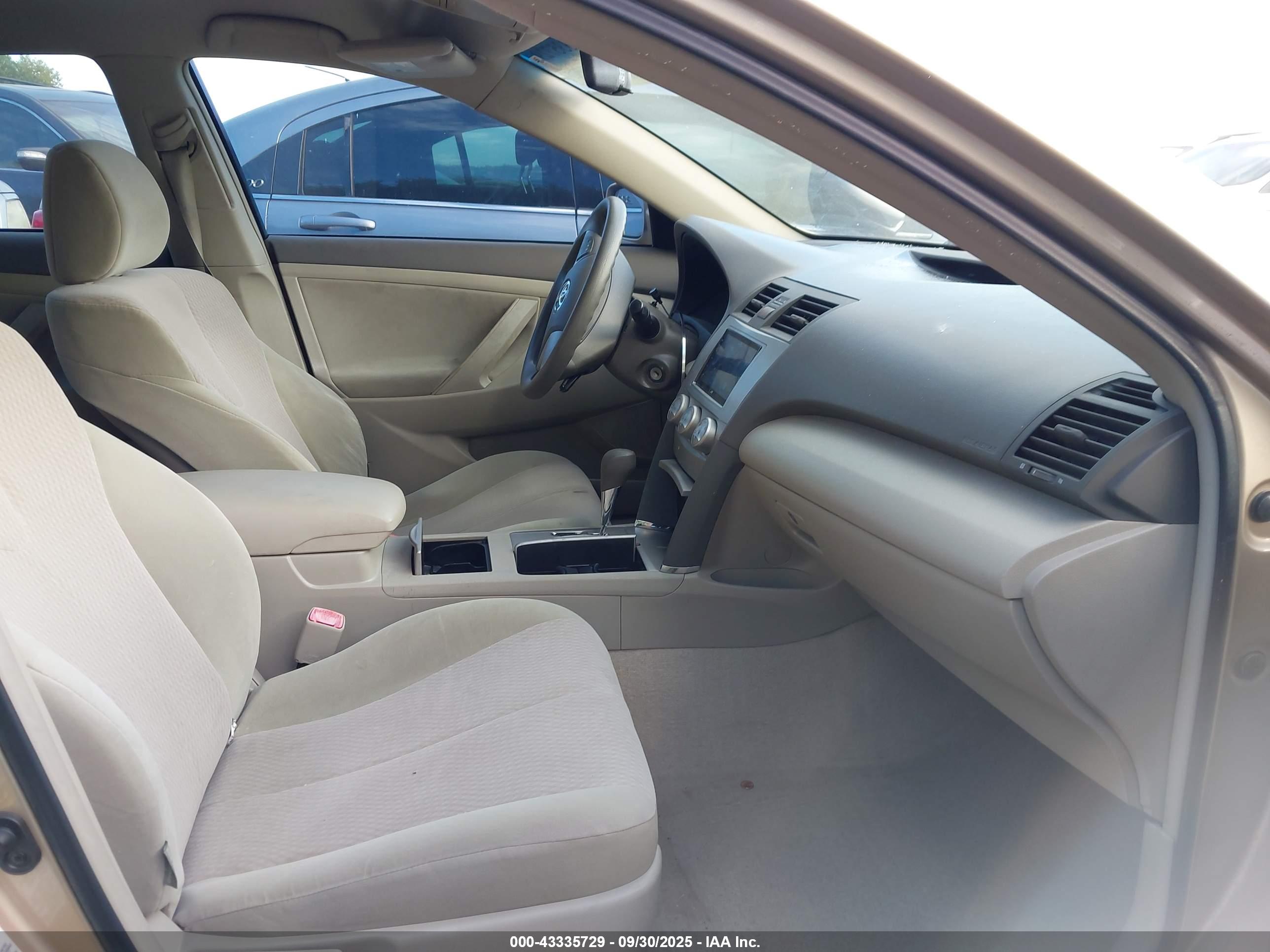 TOYOTA CAMRY image 5