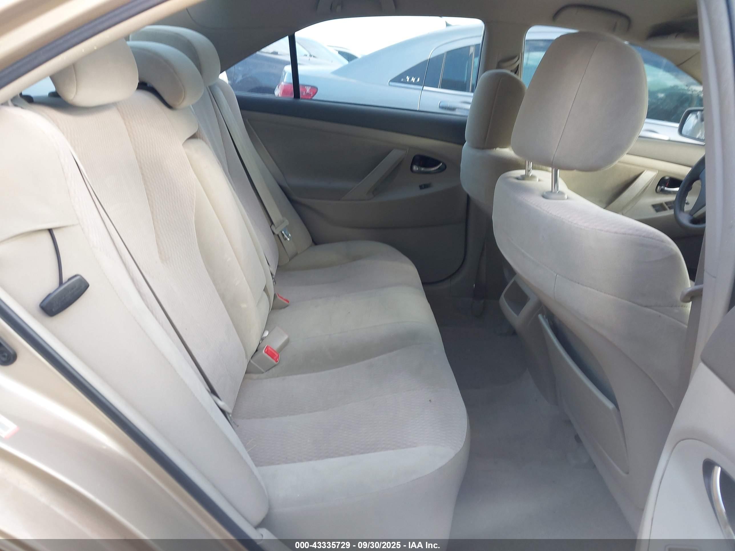 TOYOTA CAMRY image 8