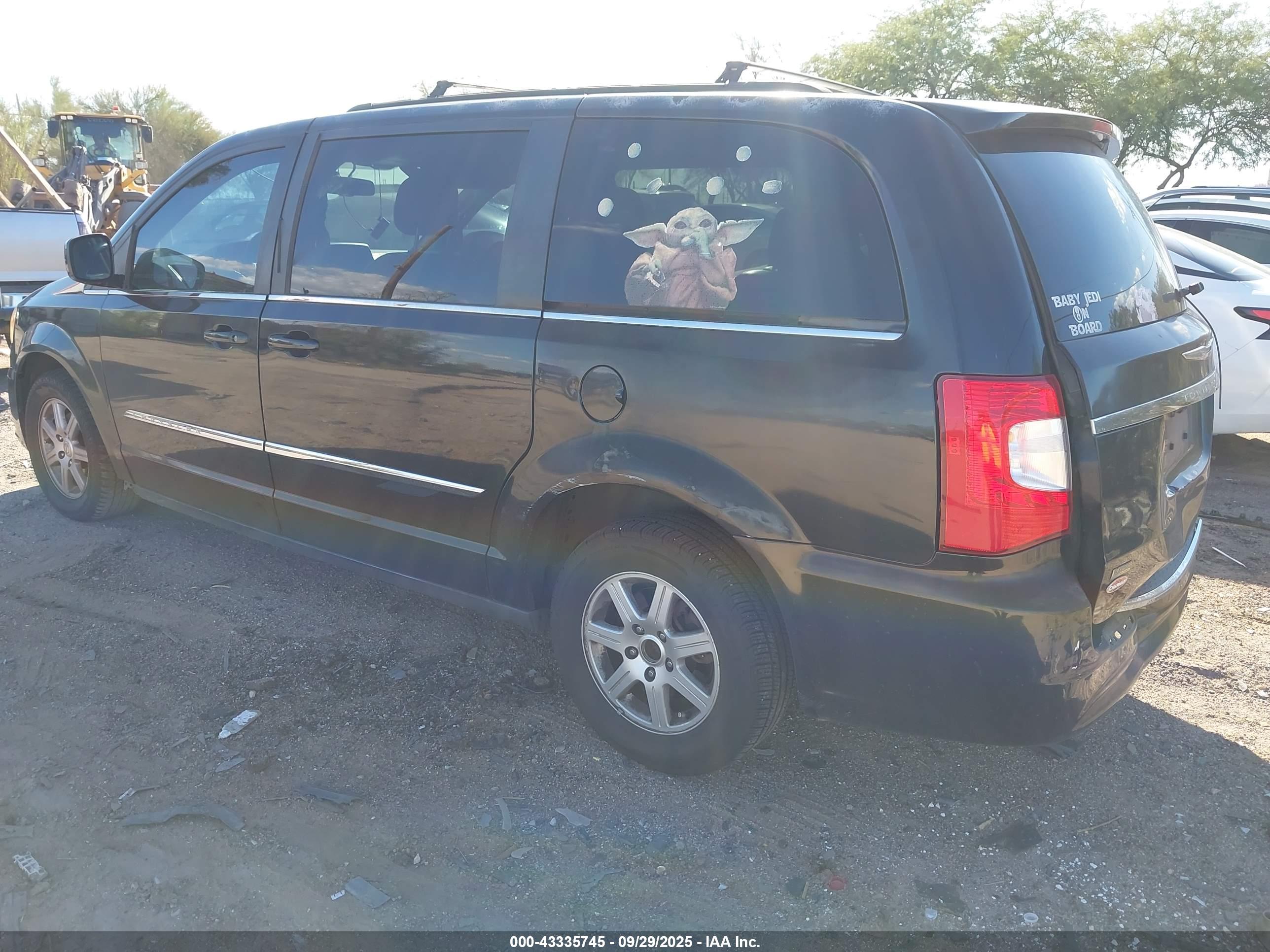 CHRYSLER TOWN image 3