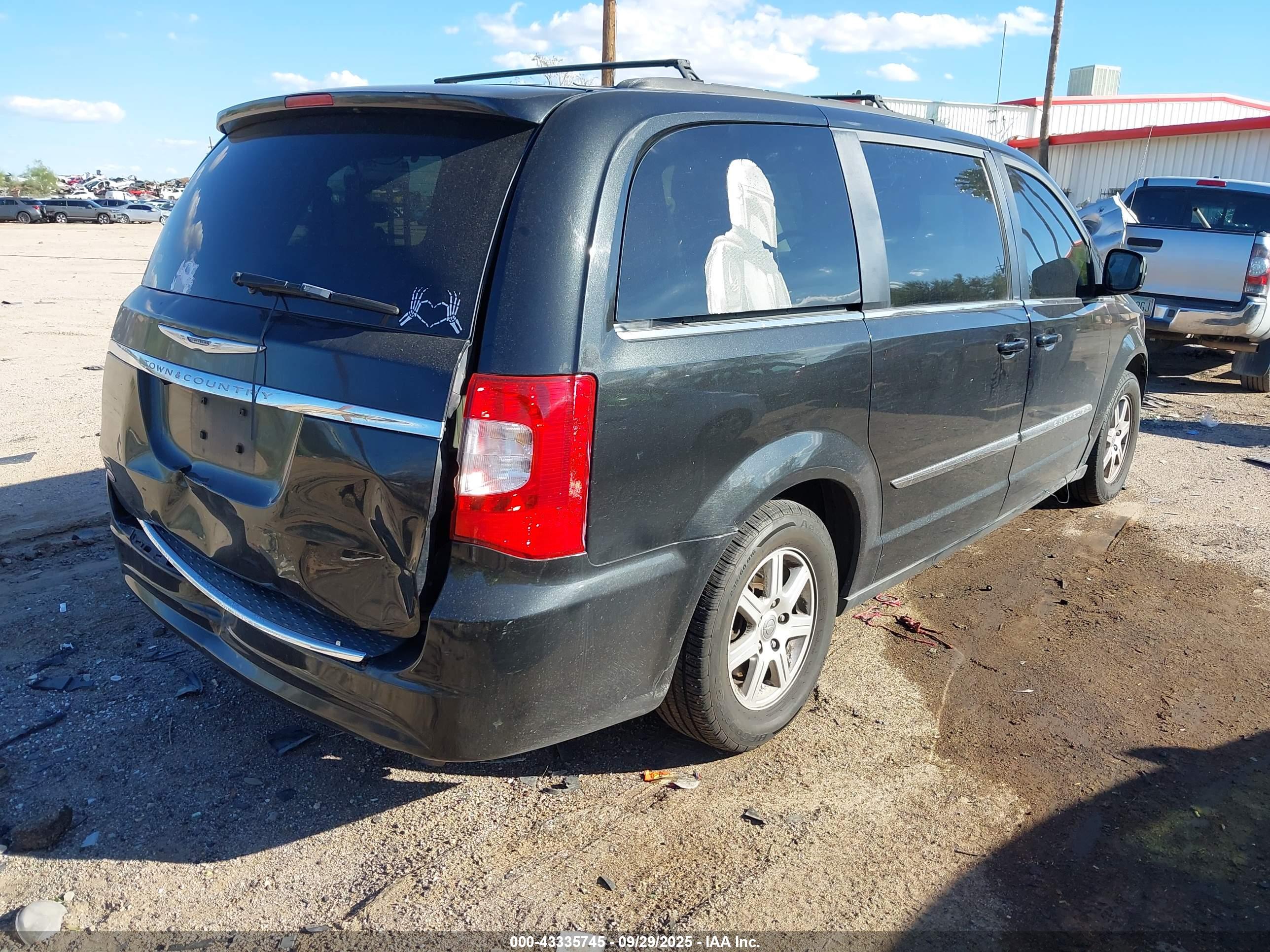 CHRYSLER TOWN image 4