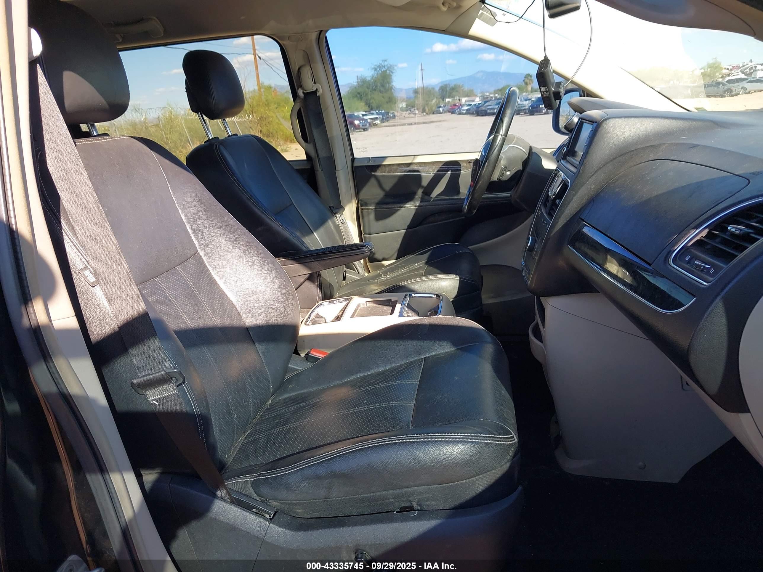CHRYSLER TOWN image 5