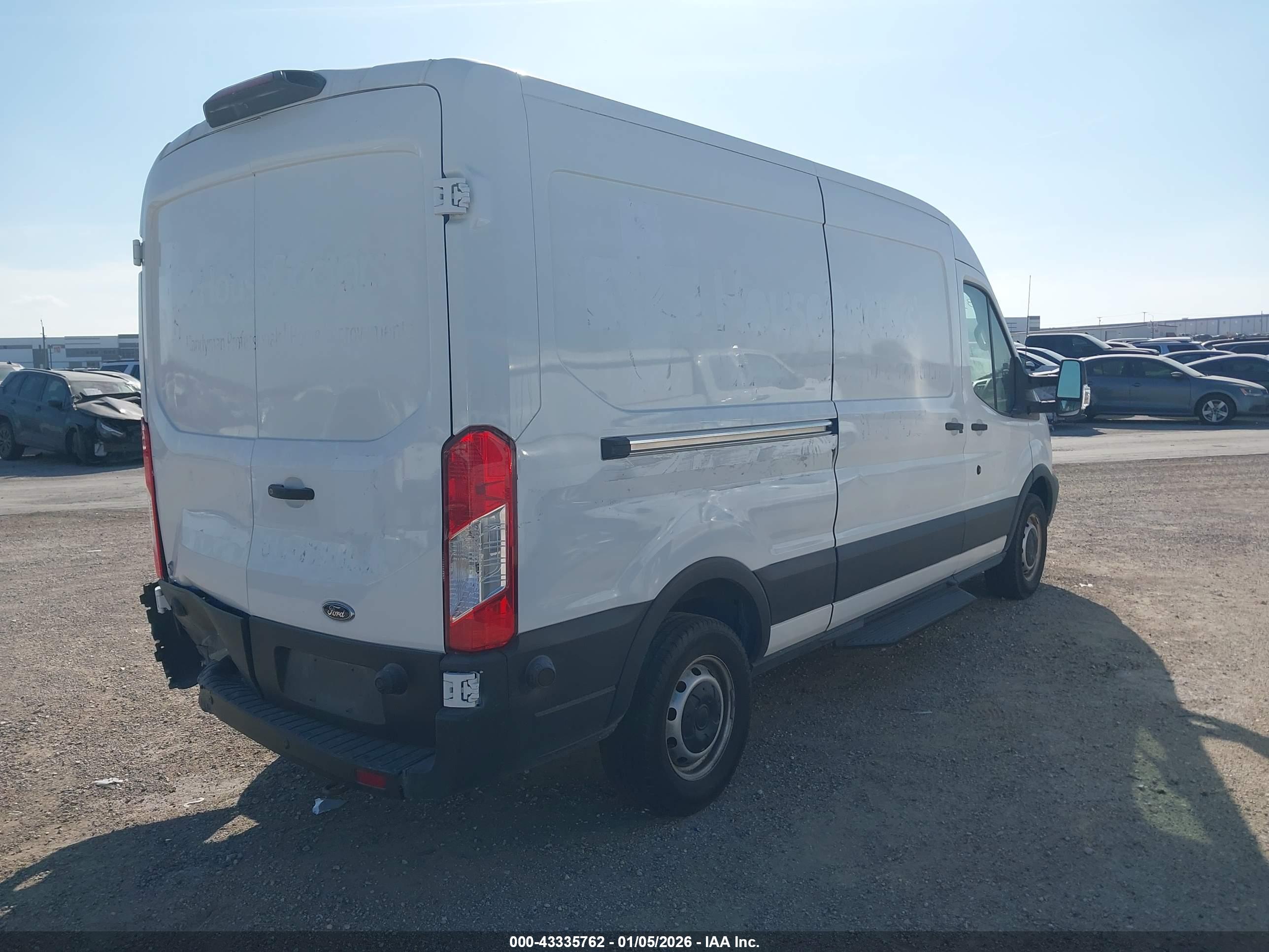 FORD TRANSIT-250 image 4