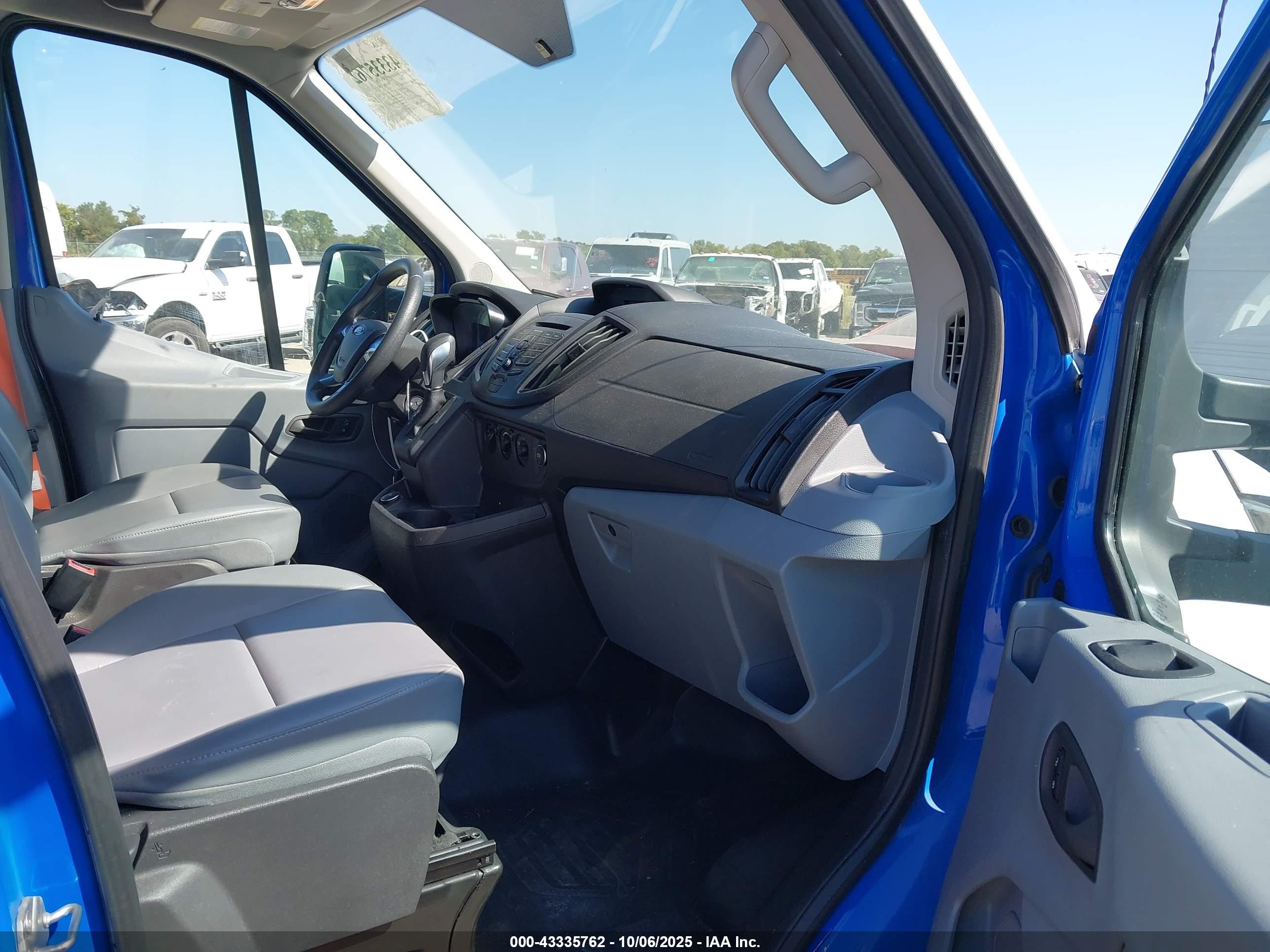 FORD TRANSIT-250 image 5