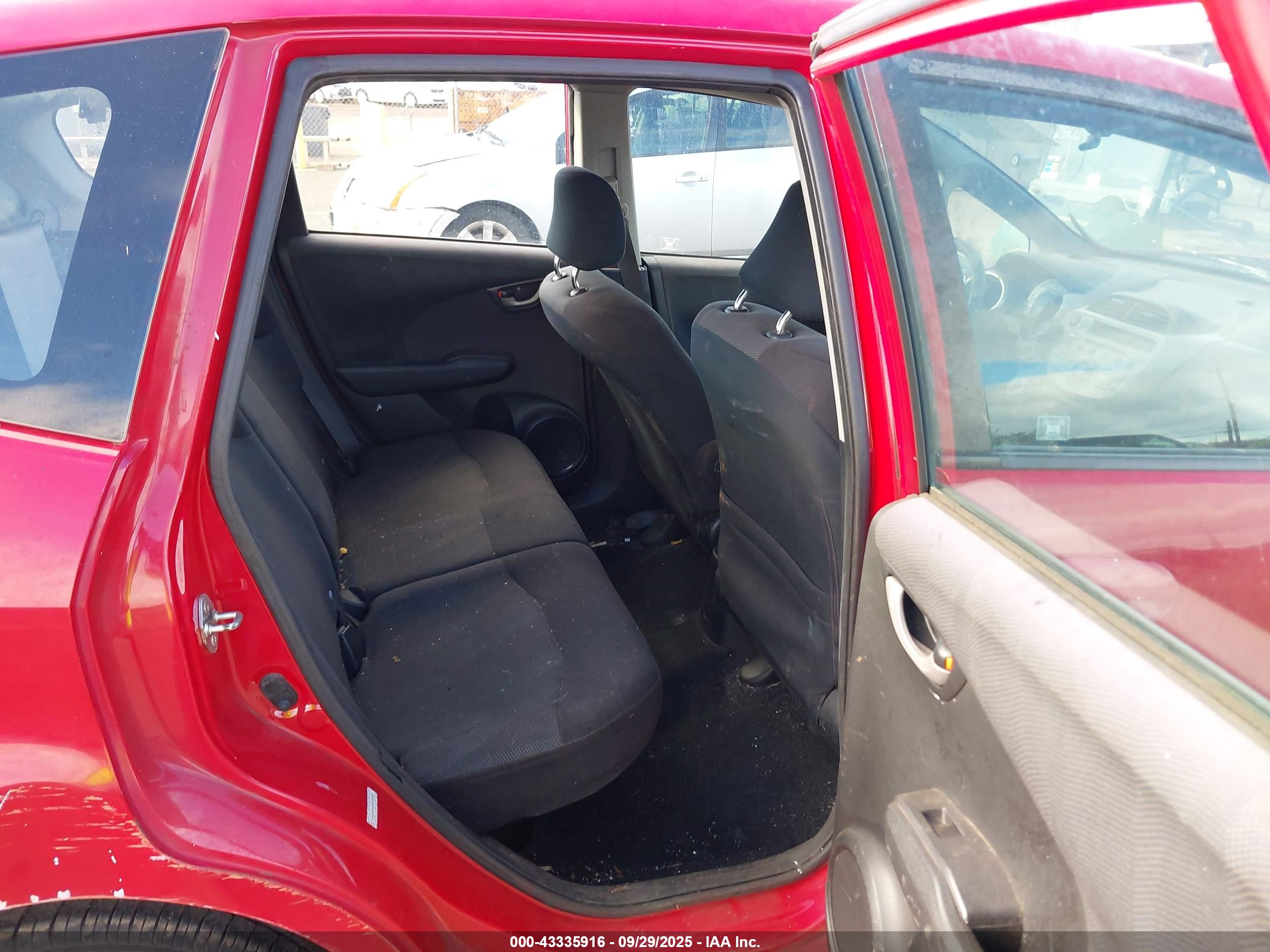 HONDA FIT image 8