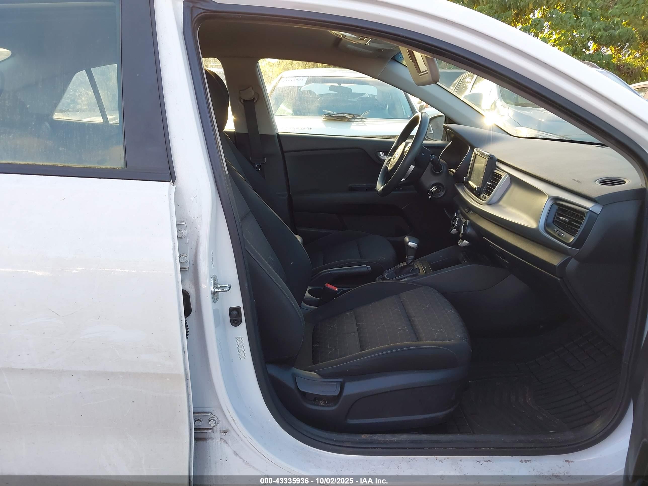 KIA RIO image 5