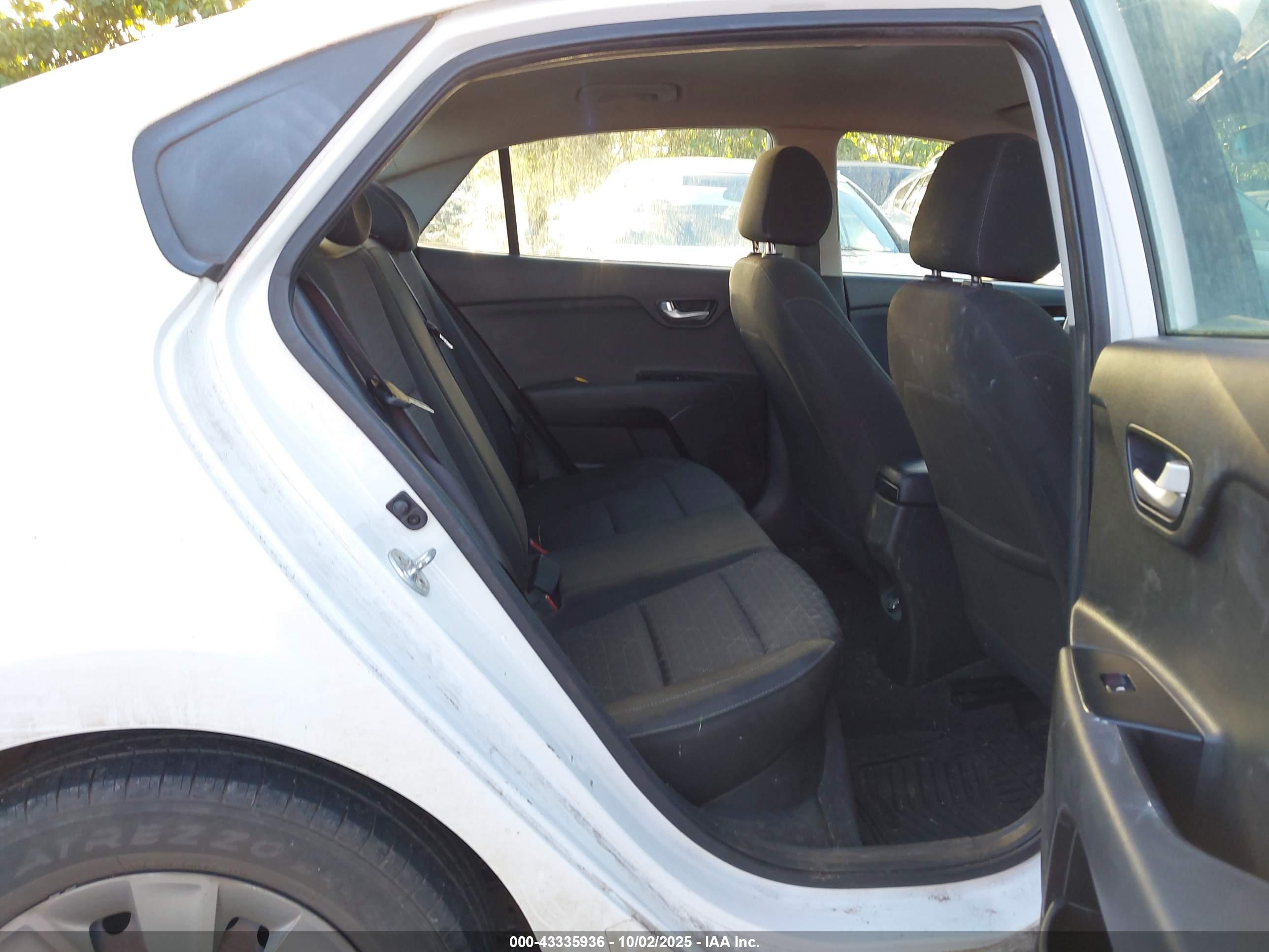 KIA RIO image 8