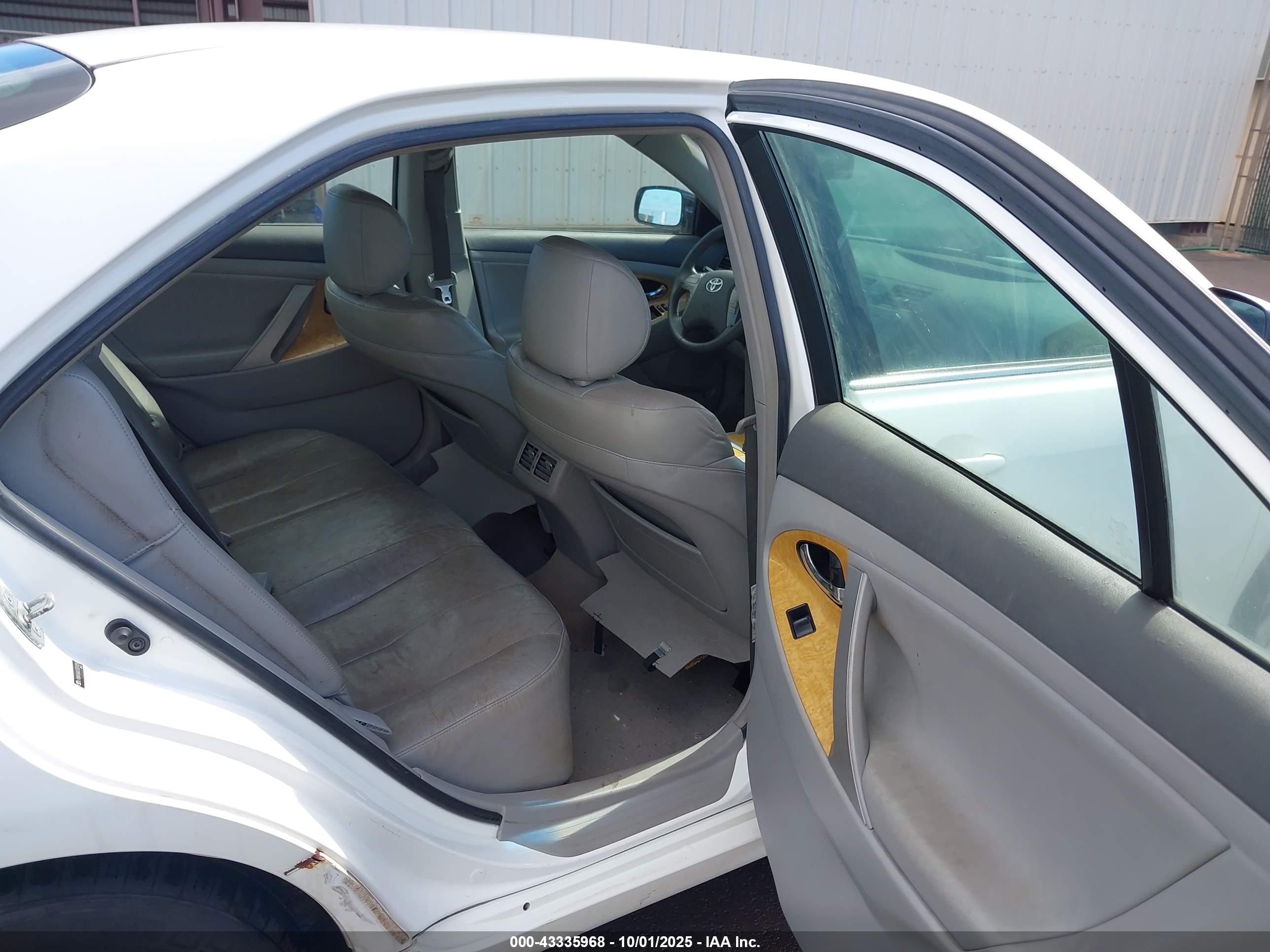 TOYOTA CAMRY image 8