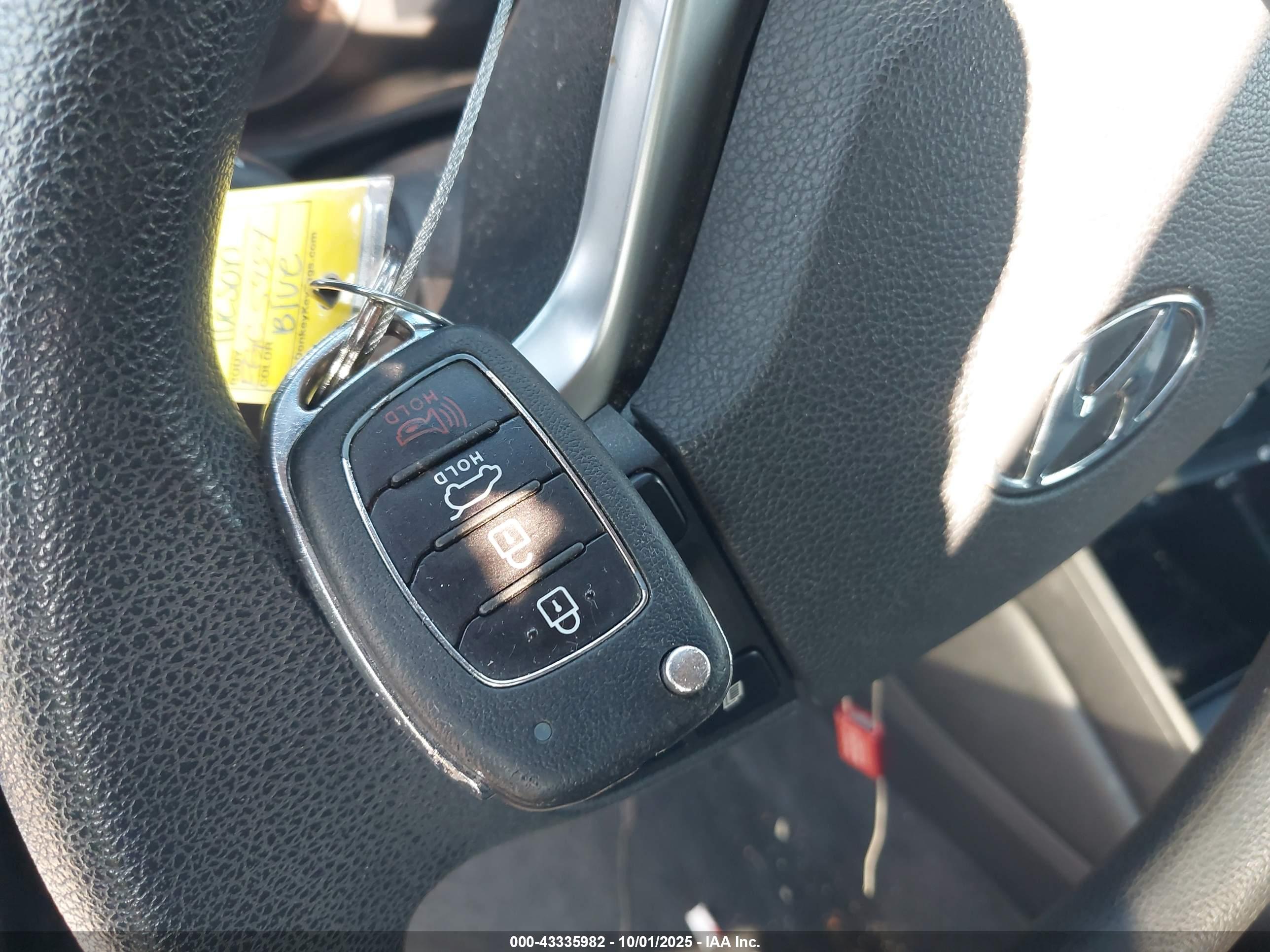 HYUNDAI TUCSON image 11