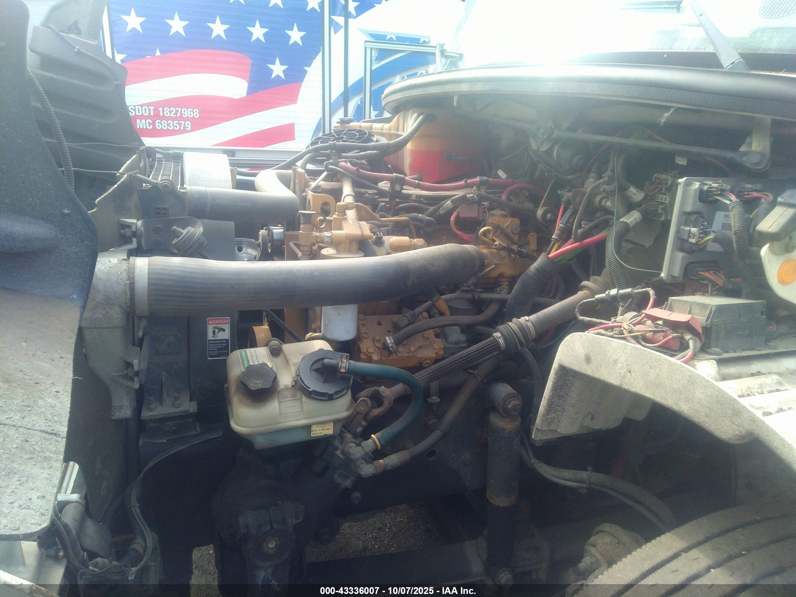 FREIGHTLINER M2 image 10
