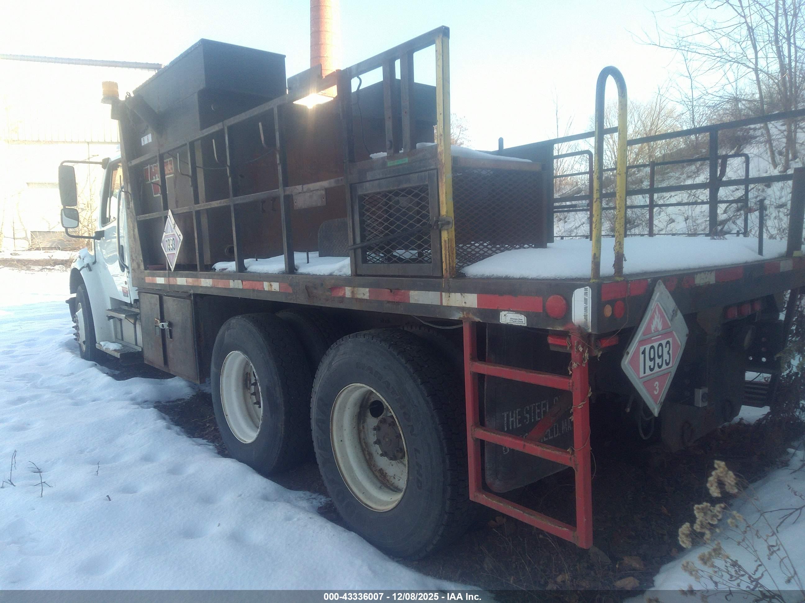 FREIGHTLINER M2 image 4