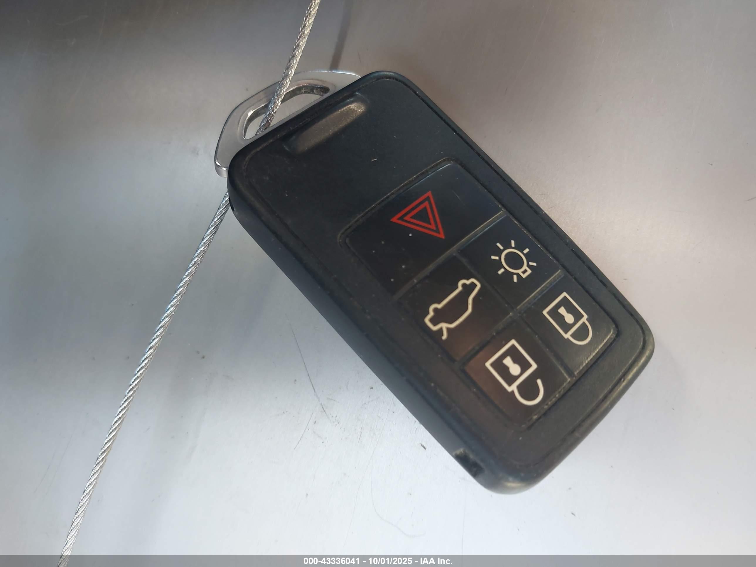 VOLVO S60 image 11