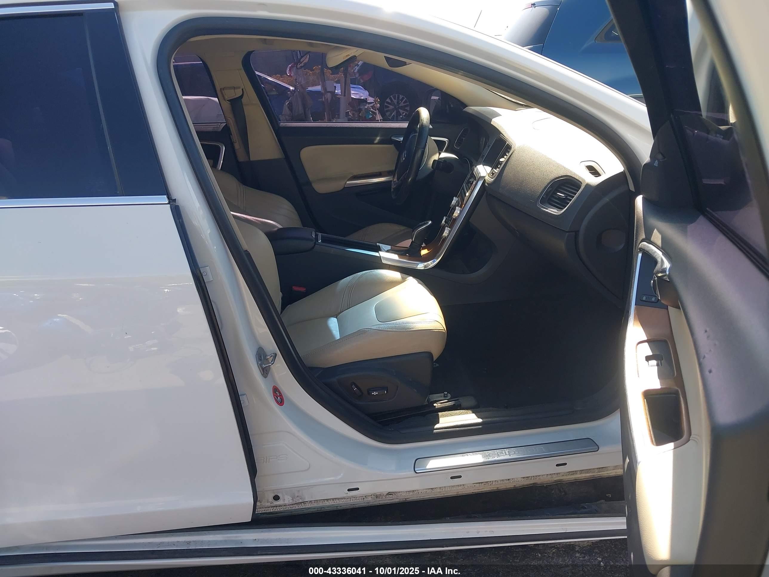 VOLVO S60 image 5