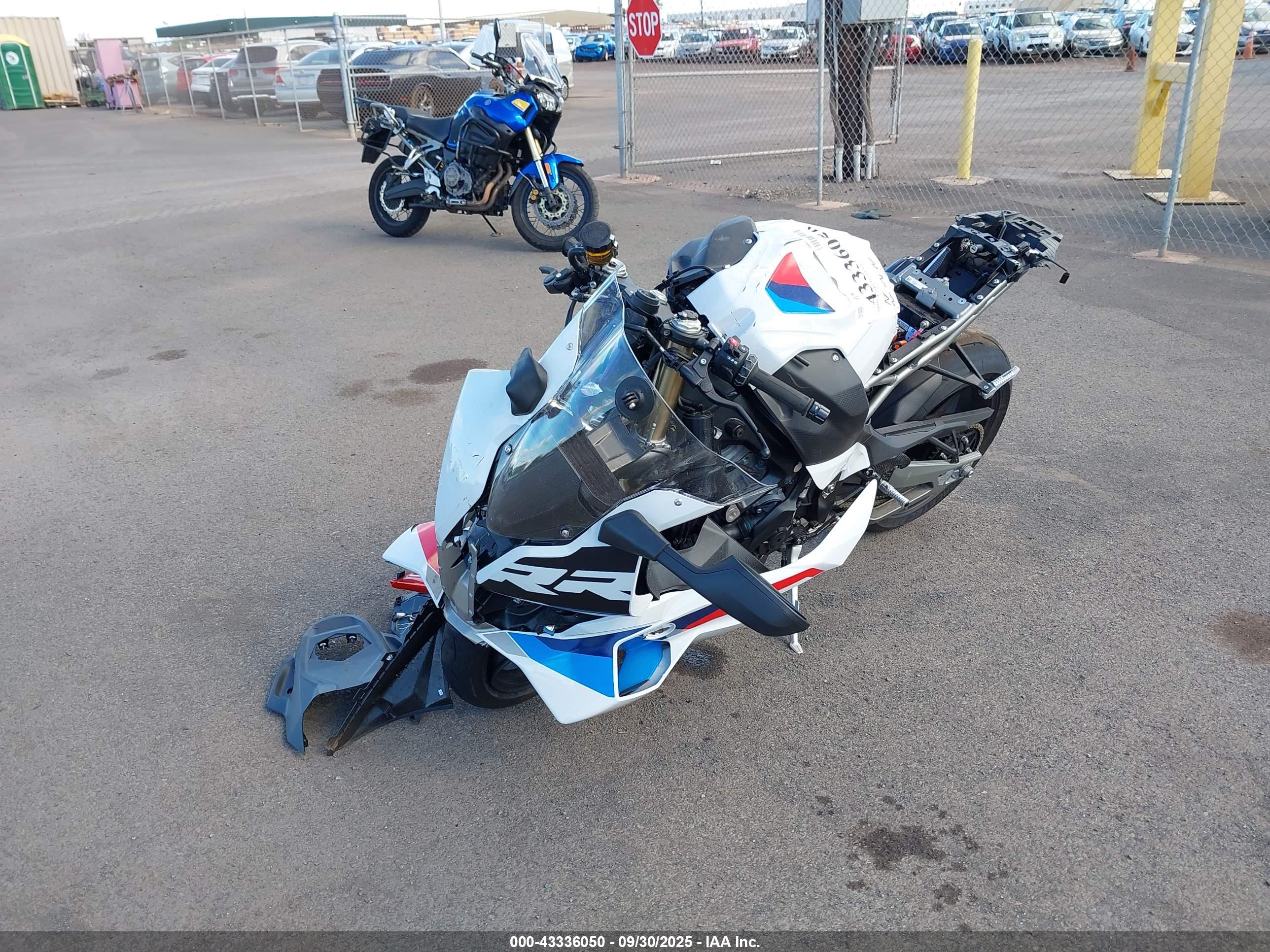 BMW S image 2
