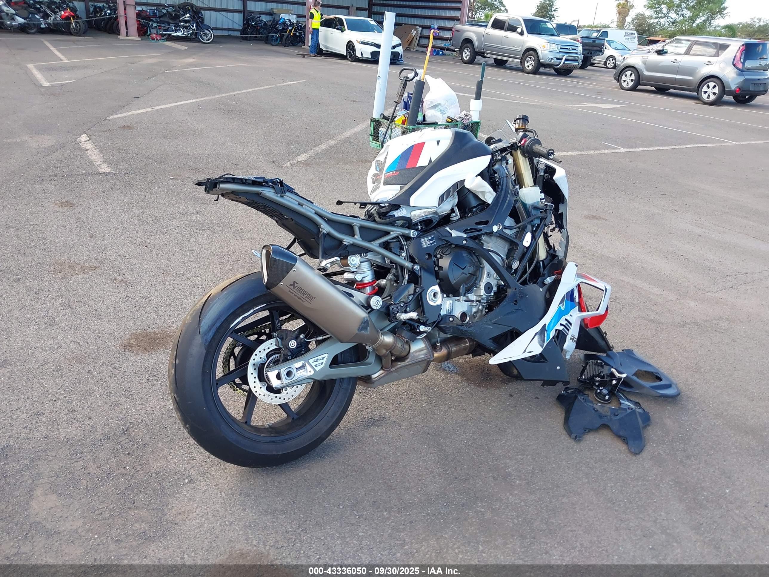 BMW S image 4