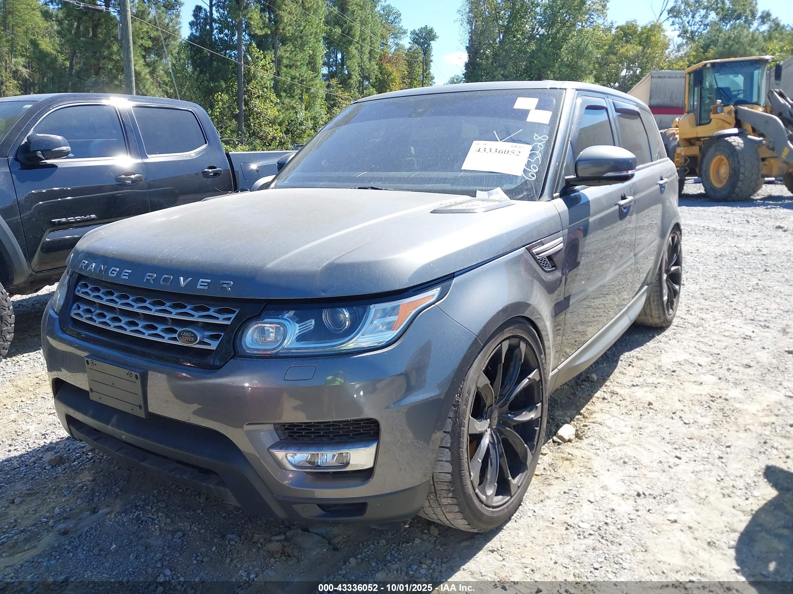 LAND ROVER image 2