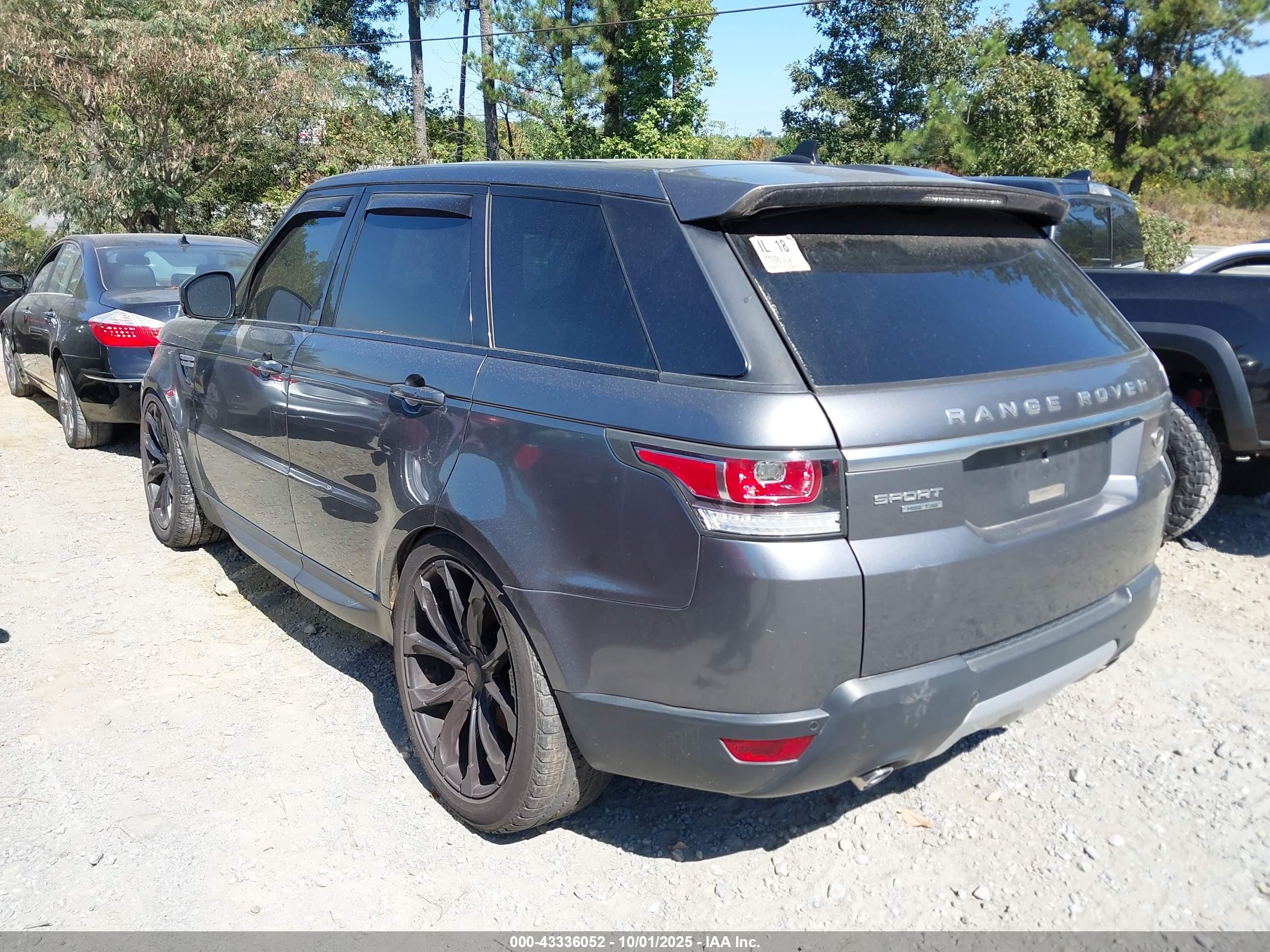 LAND ROVER image 3