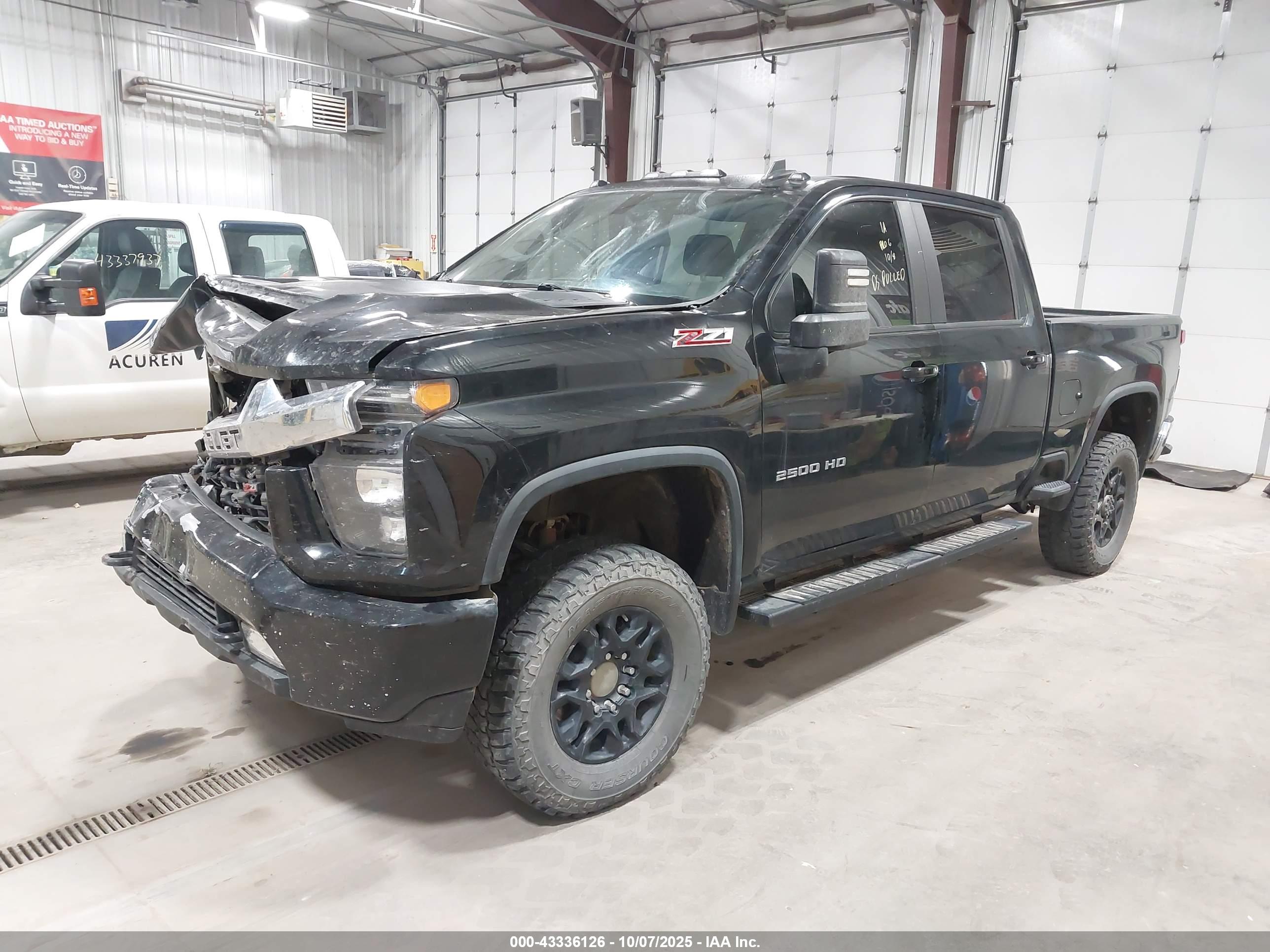 CHEVROLET SILVERADO image 2