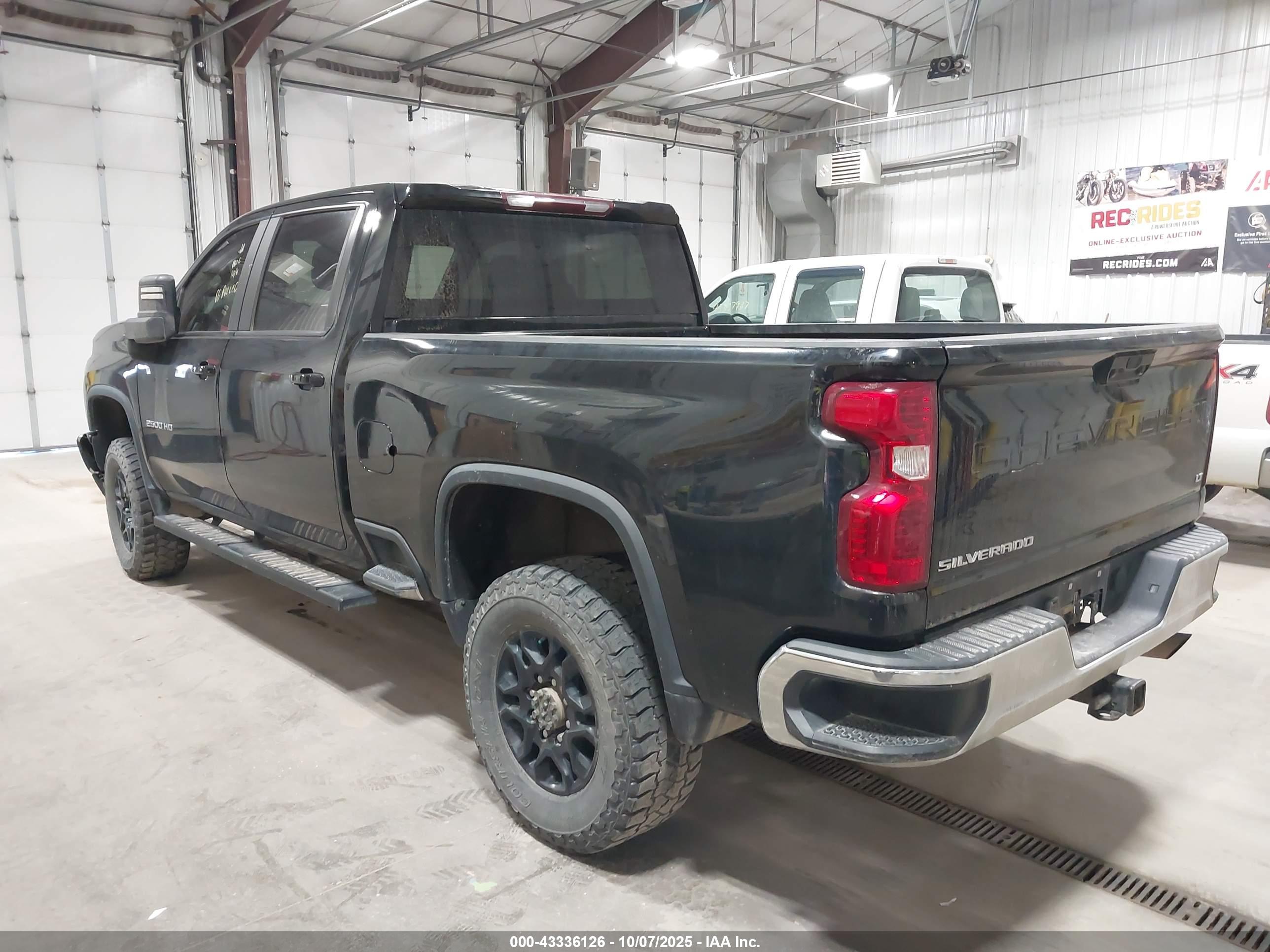 CHEVROLET SILVERADO image 3