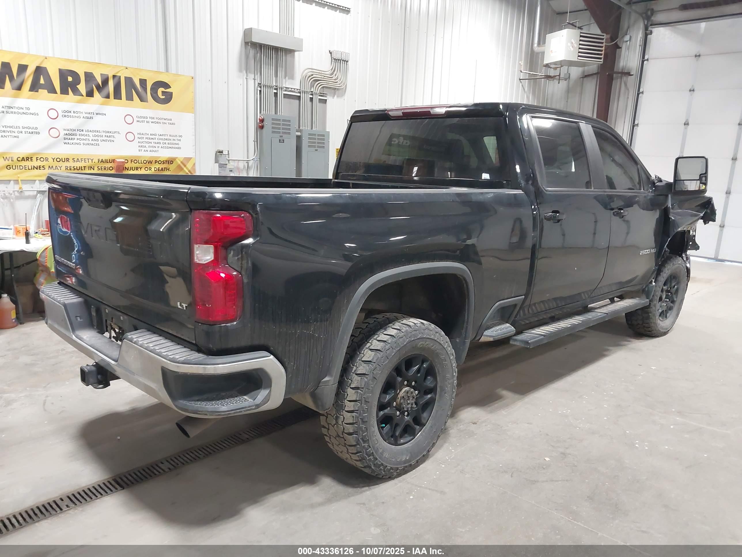 CHEVROLET SILVERADO image 4