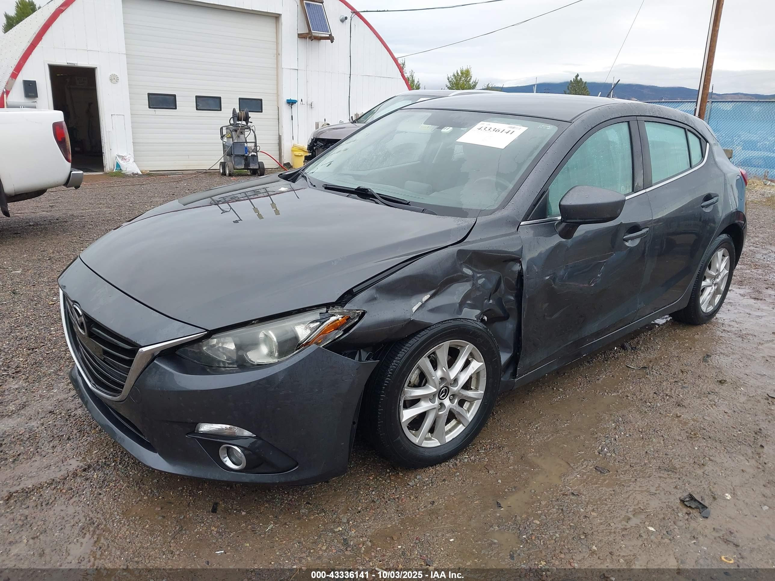MAZDA MAZDA3 image 2