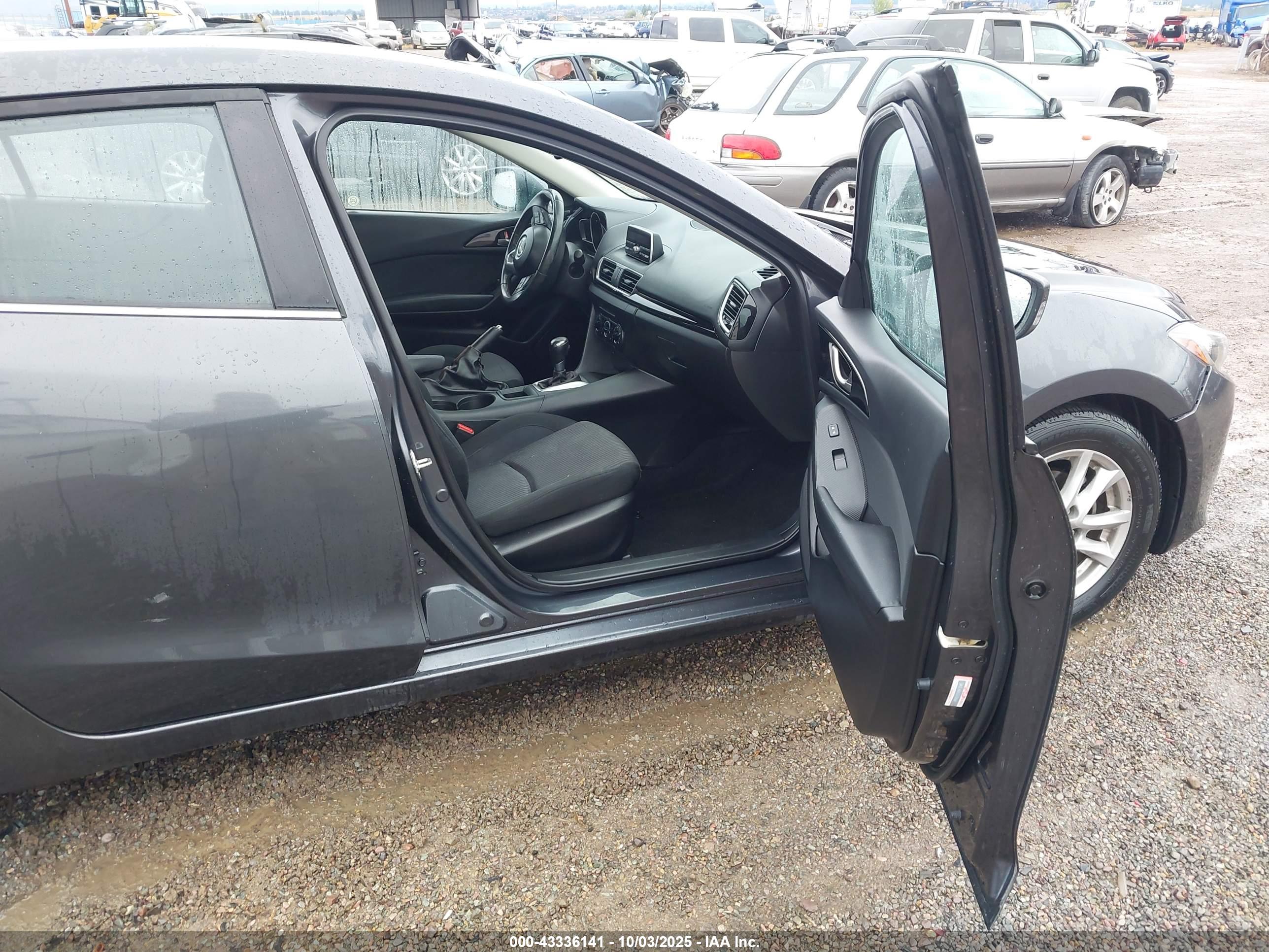 MAZDA MAZDA3 image 5