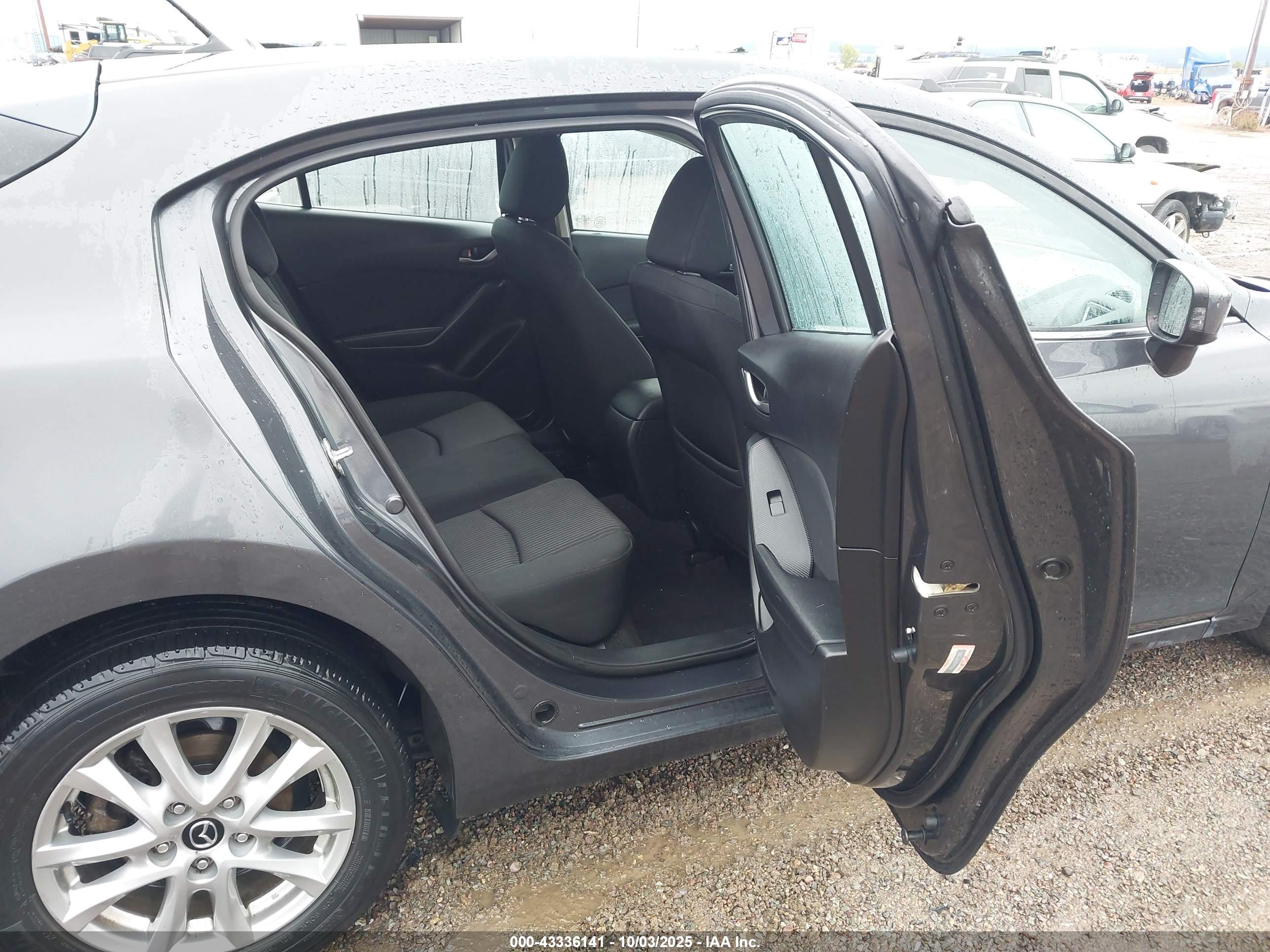 MAZDA MAZDA3 image 8