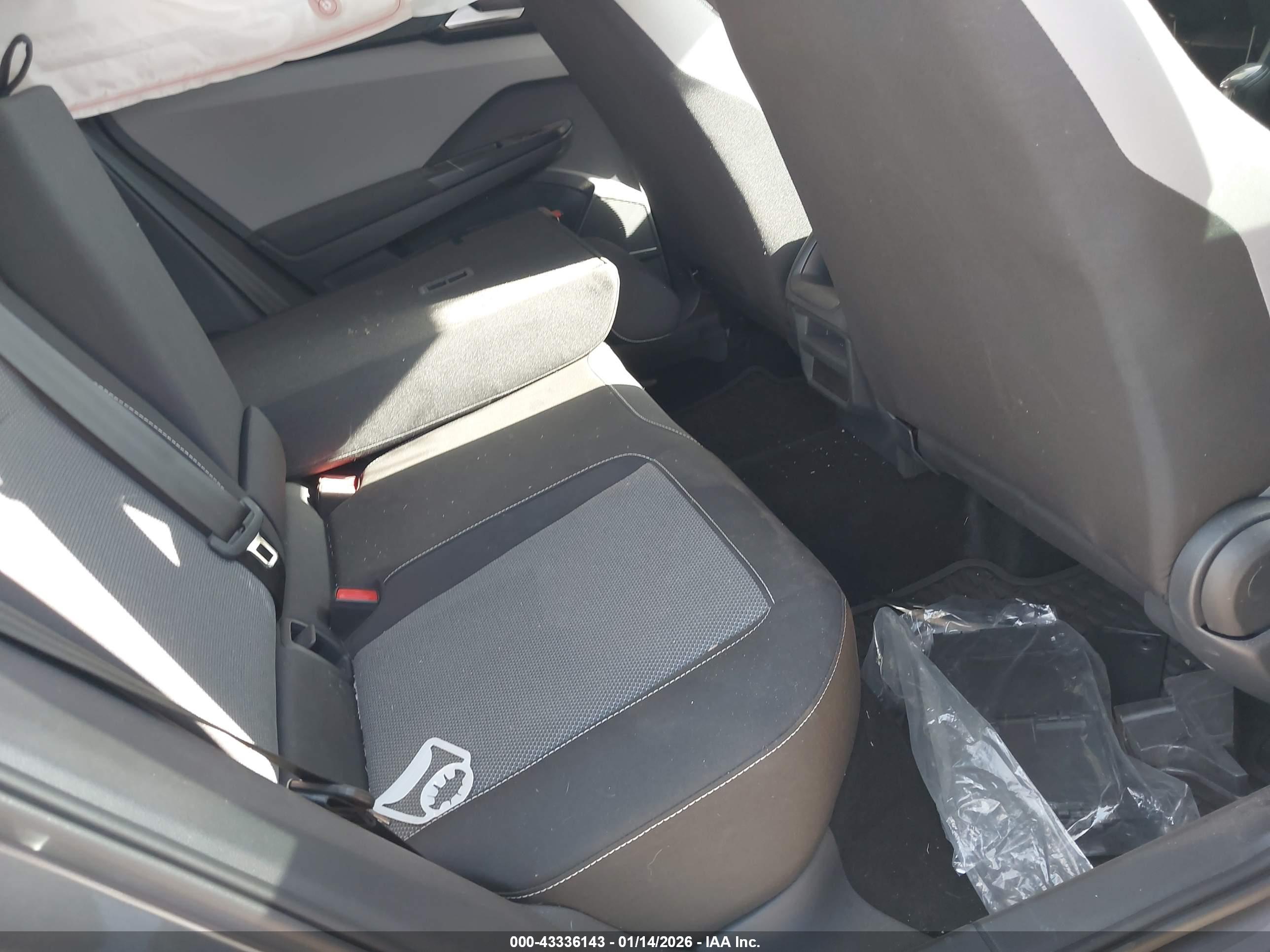 VOLKSWAGEN TAOS image 8