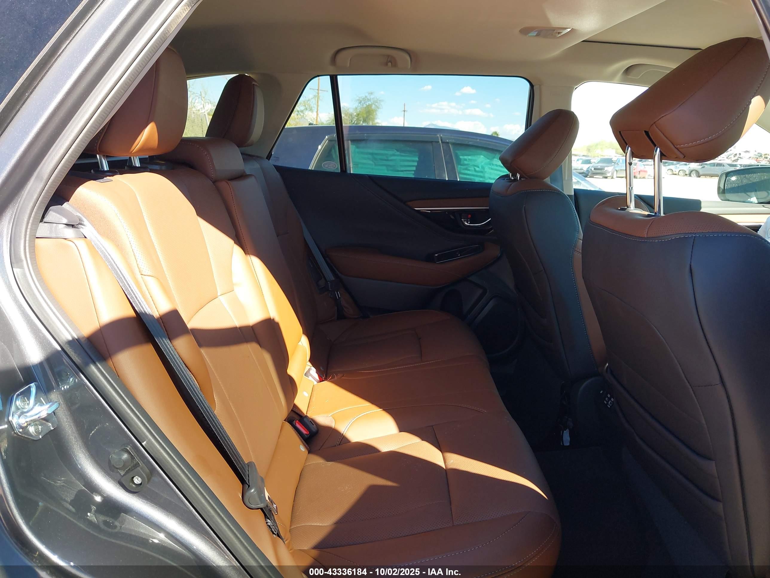 SUBARU OUTBACK image 8
