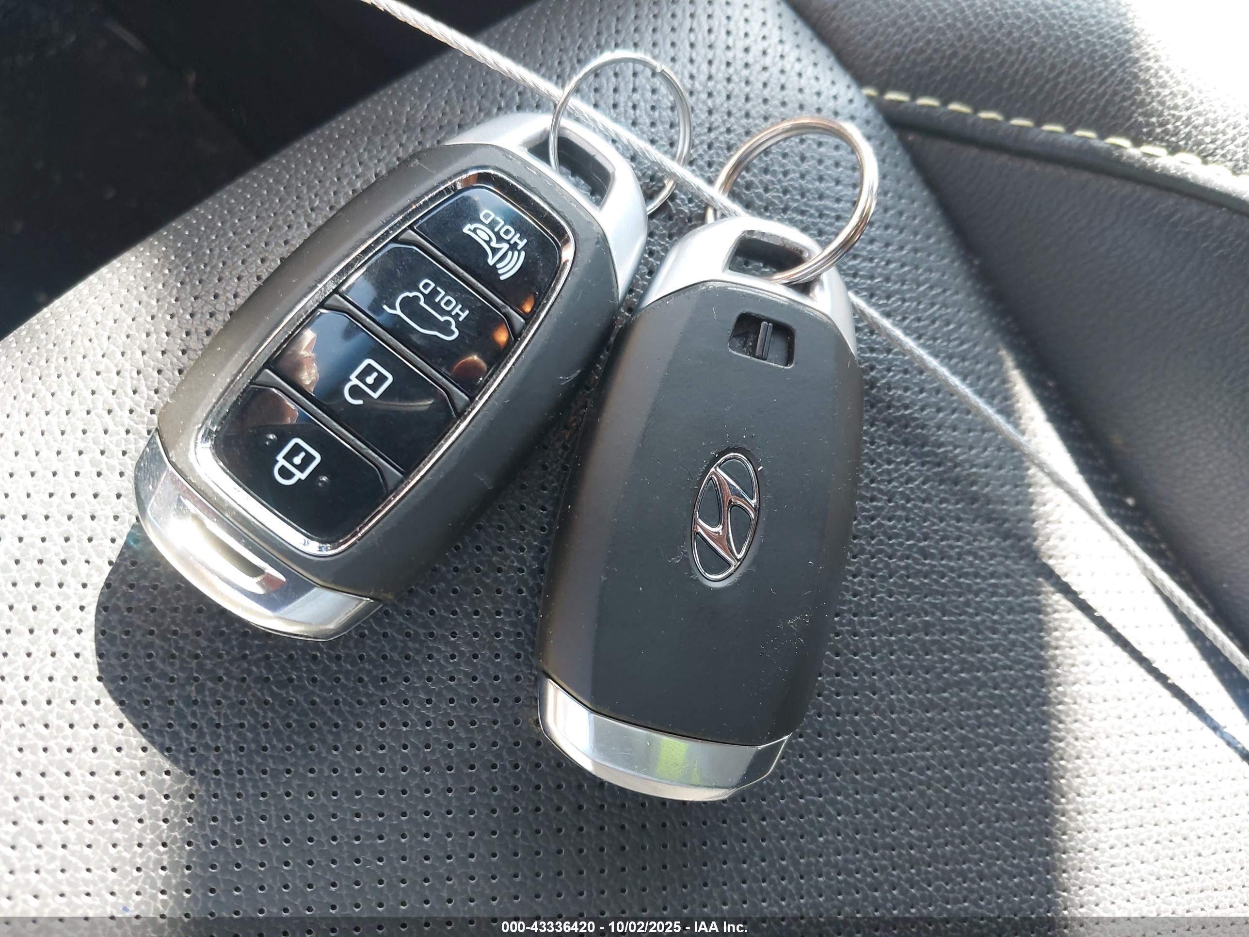 HYUNDAI KONA image 11