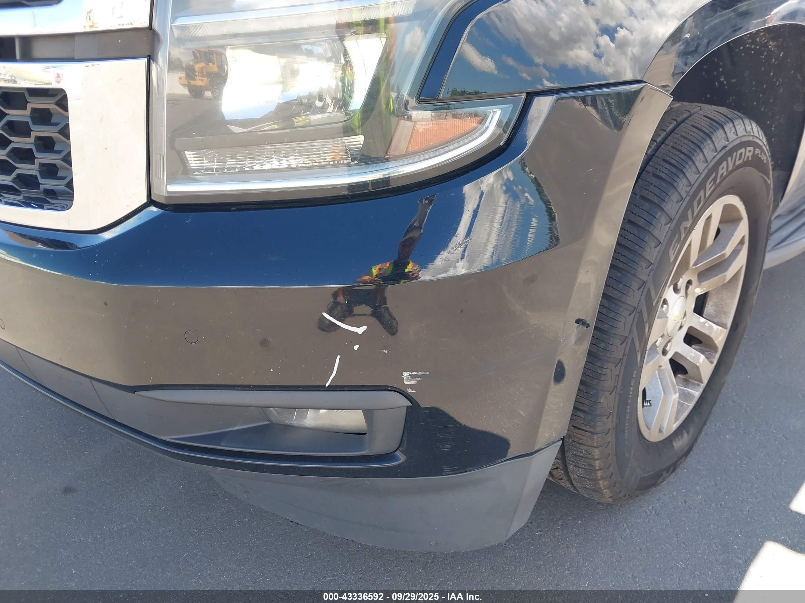 CHEVROLET SUBURBAN image 6