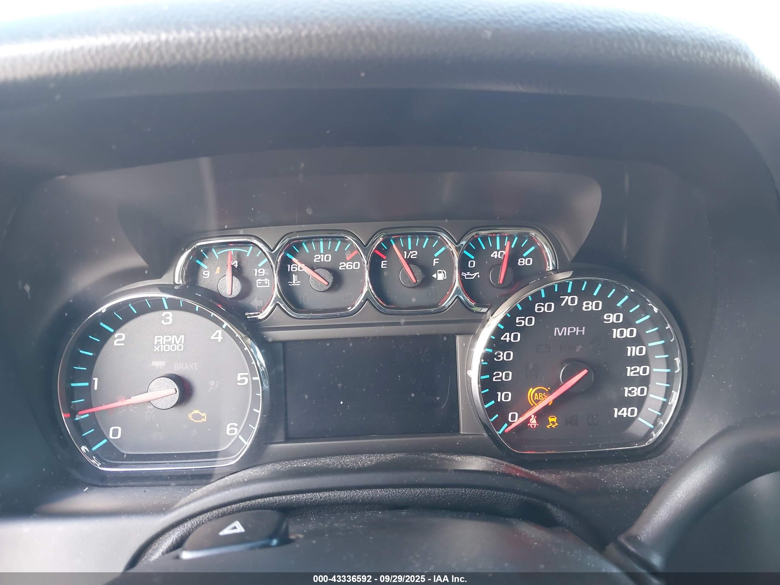 CHEVROLET SUBURBAN image 7