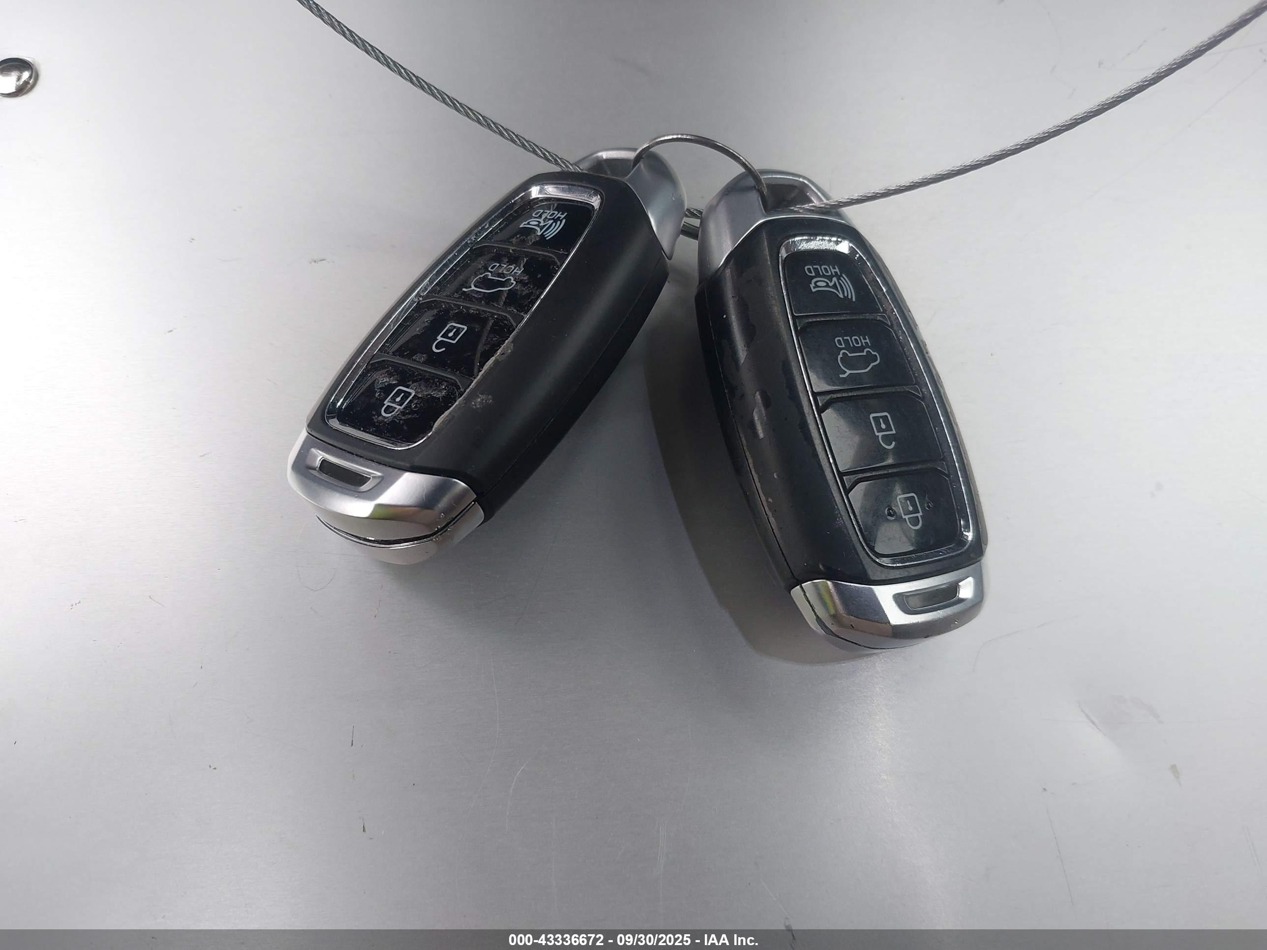 HYUNDAI SANTA image 11