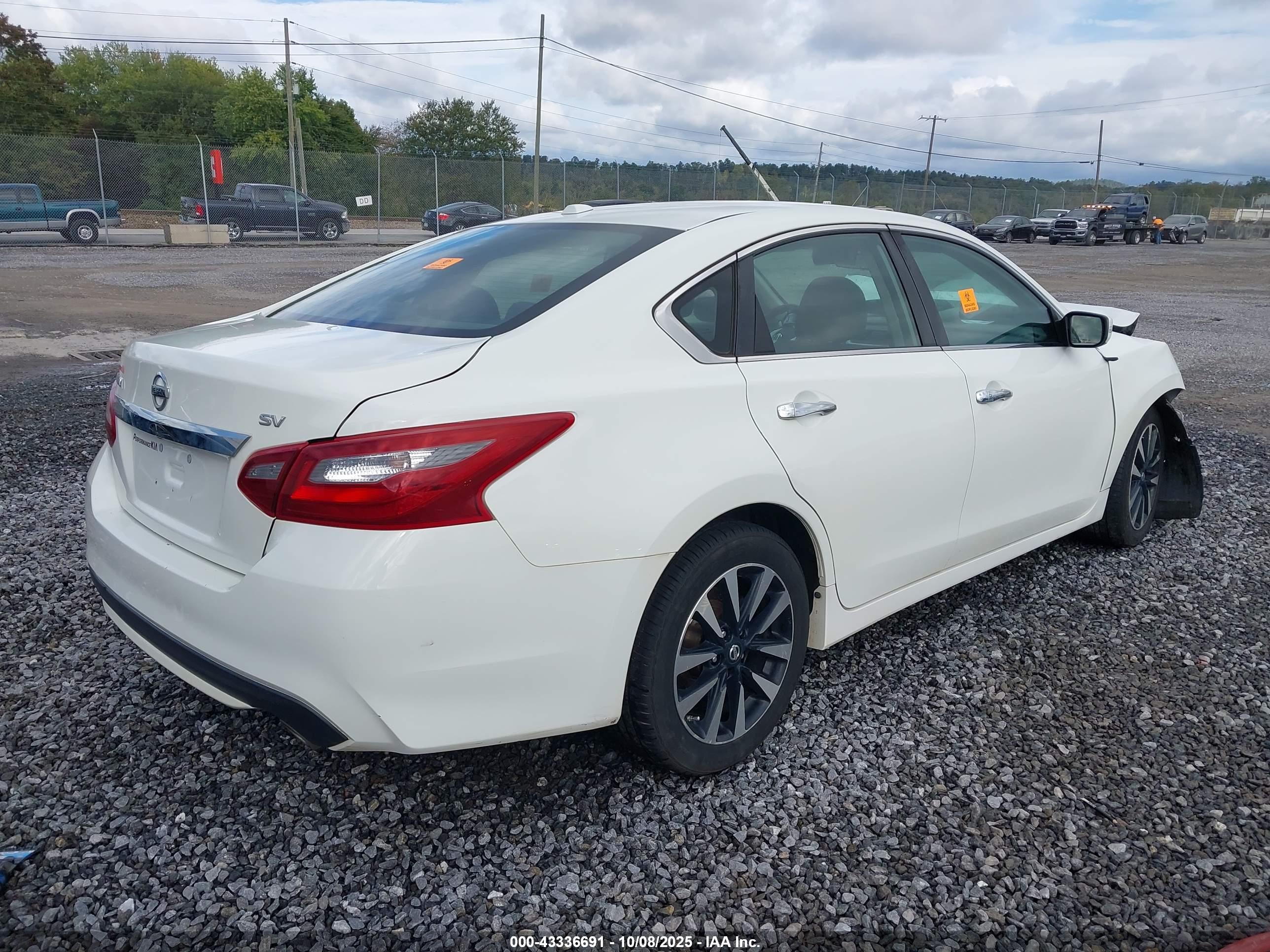 NISSAN ALTIMA image 4