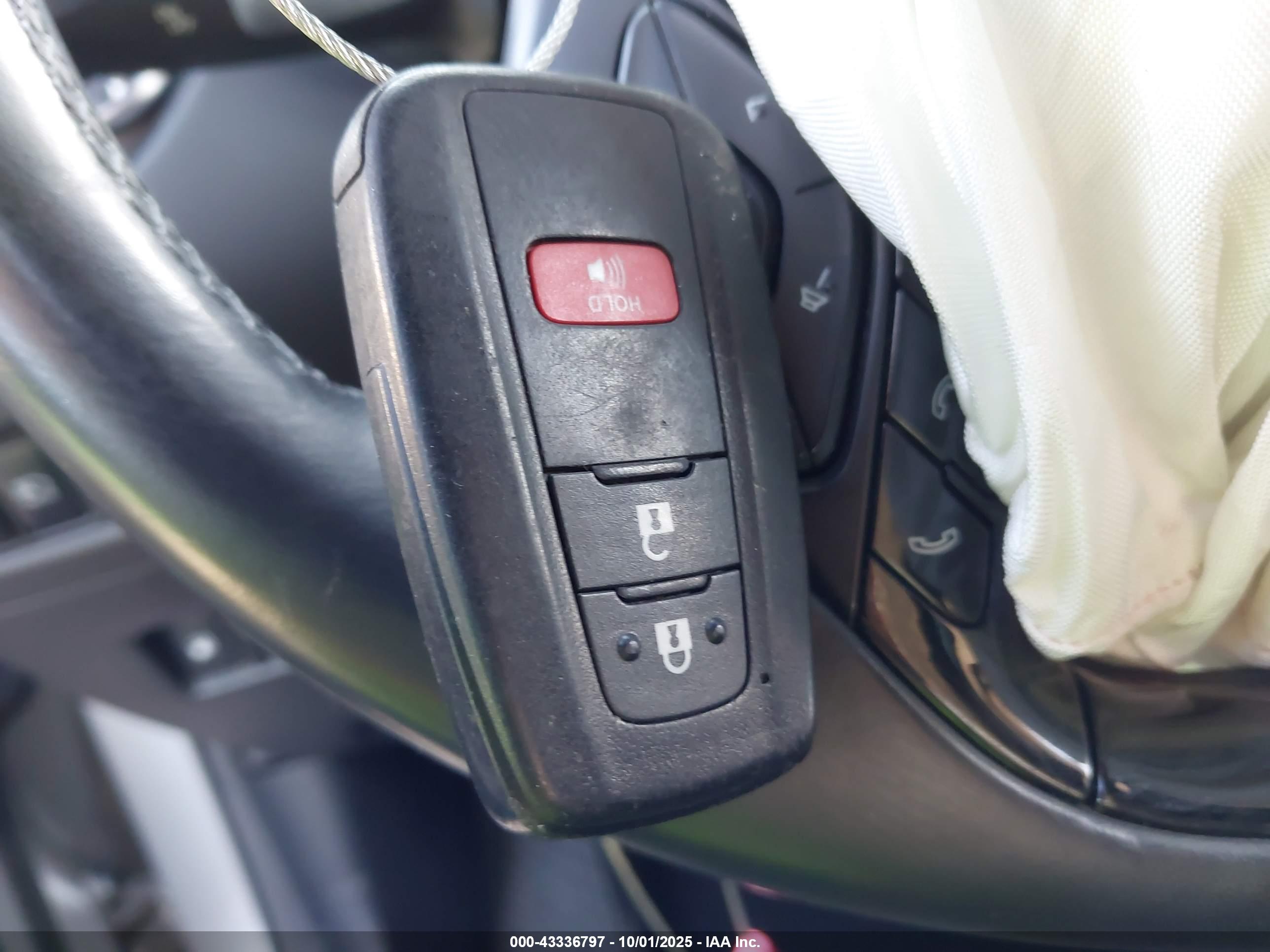 TOYOTA C-HR image 11