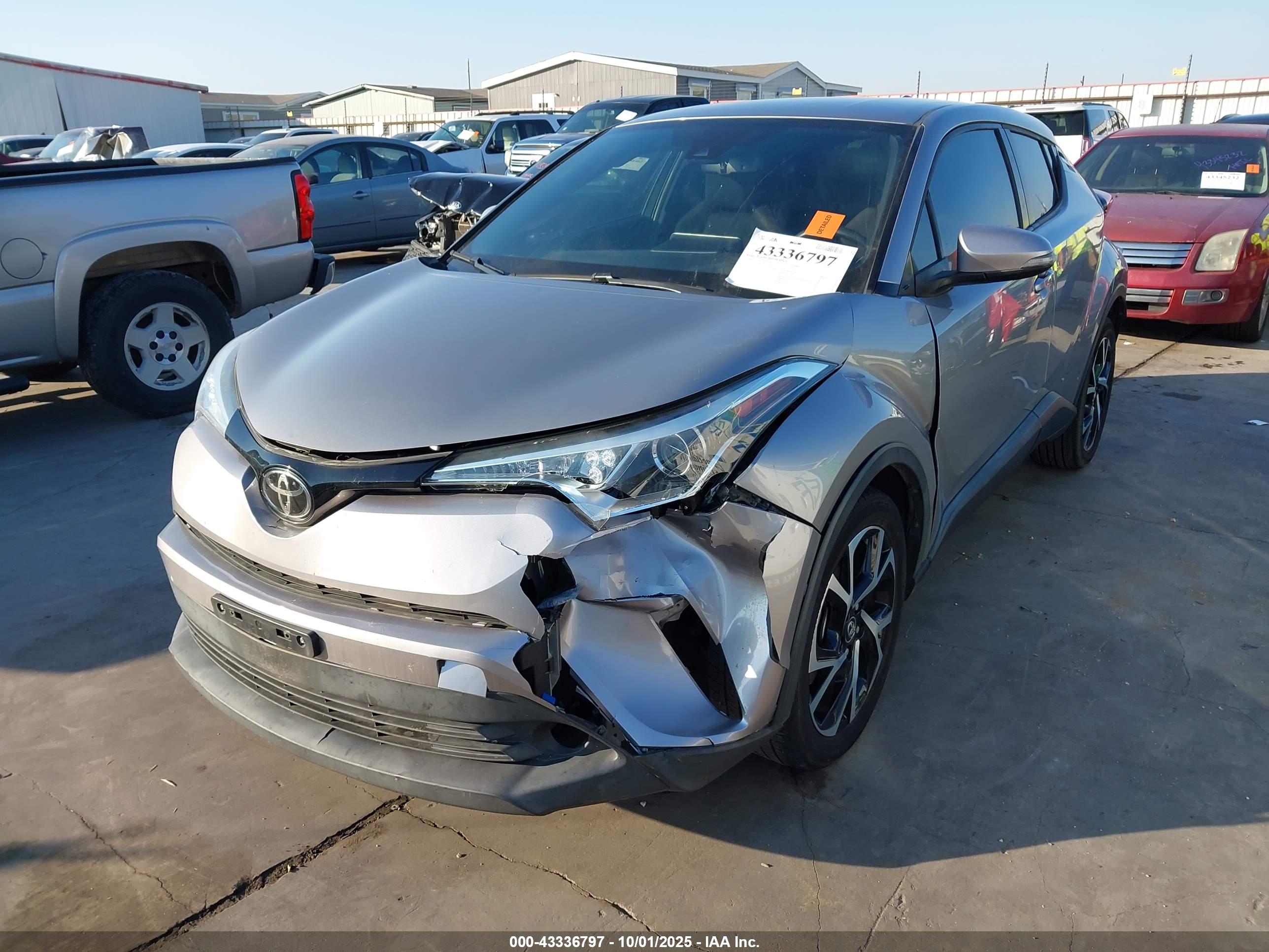 TOYOTA C-HR image 2