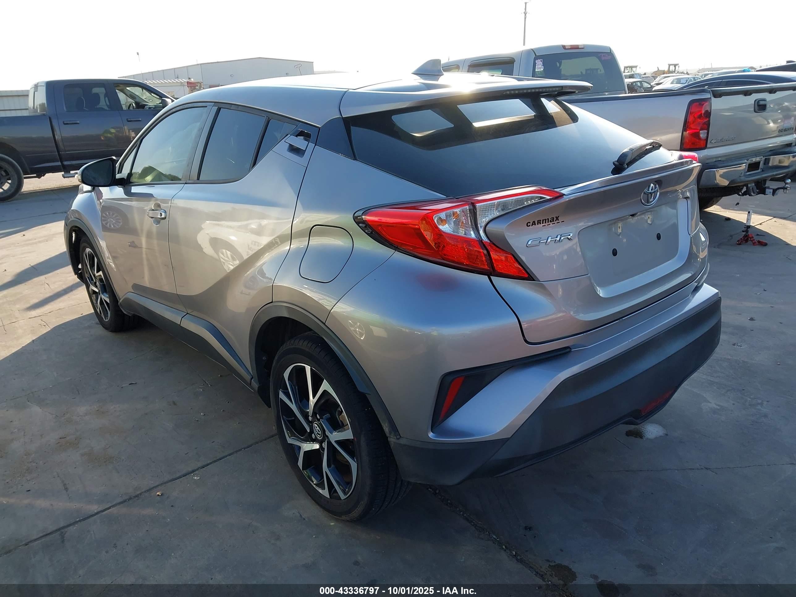 TOYOTA C-HR image 3