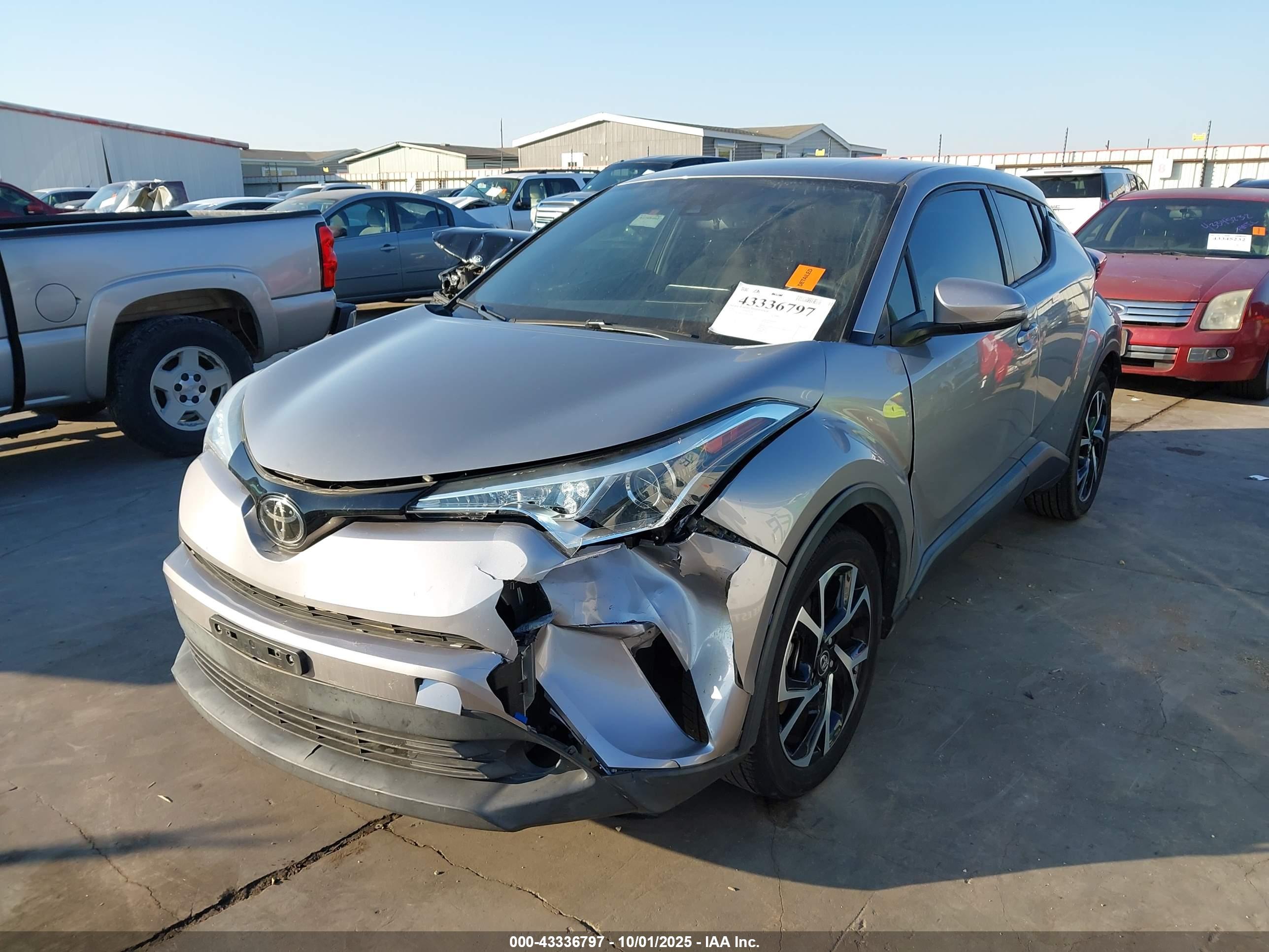 TOYOTA C-HR image 6