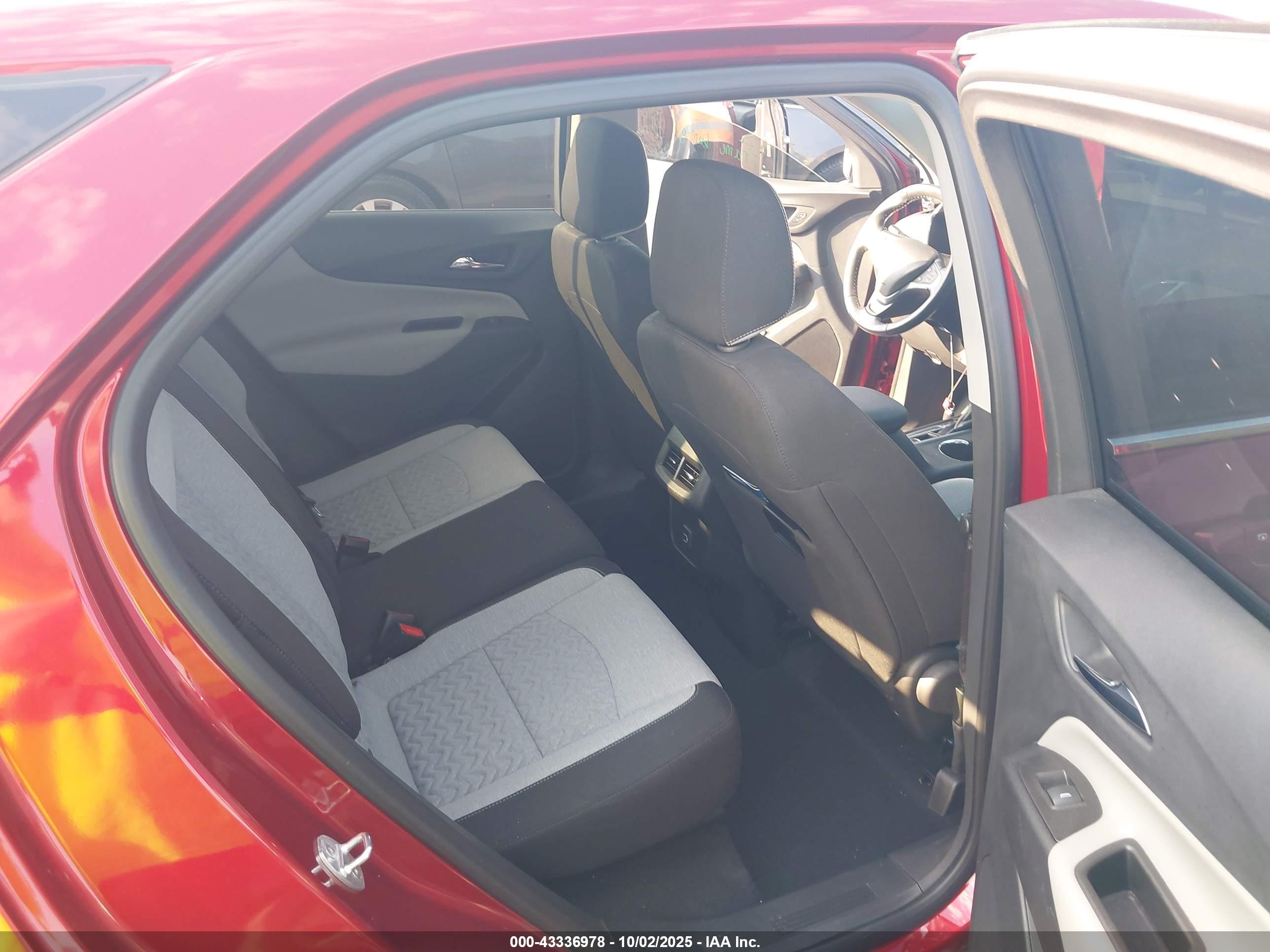 CHEVROLET EQUINOX image 8