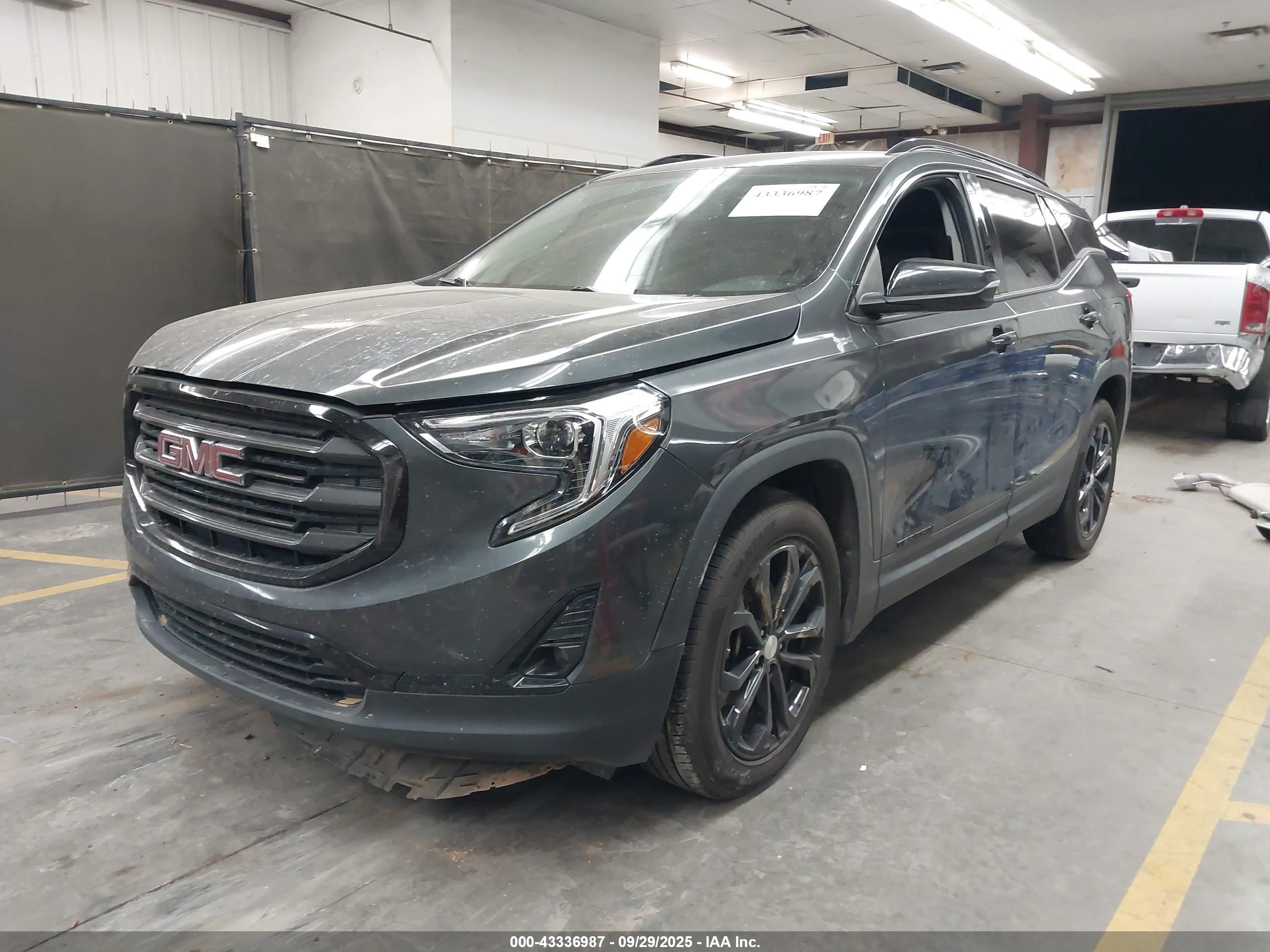 GMC TERRAIN image 2