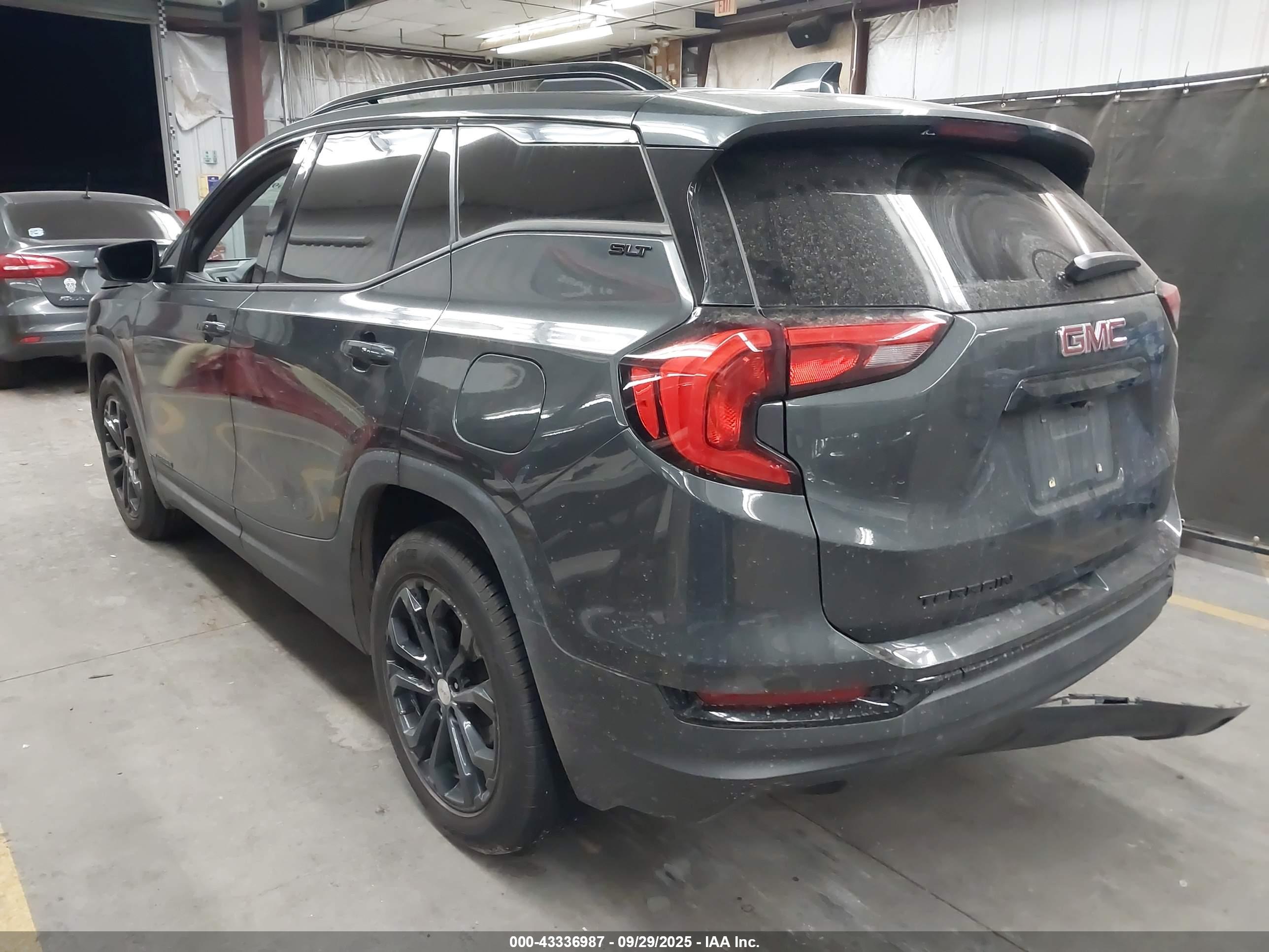 GMC TERRAIN image 3