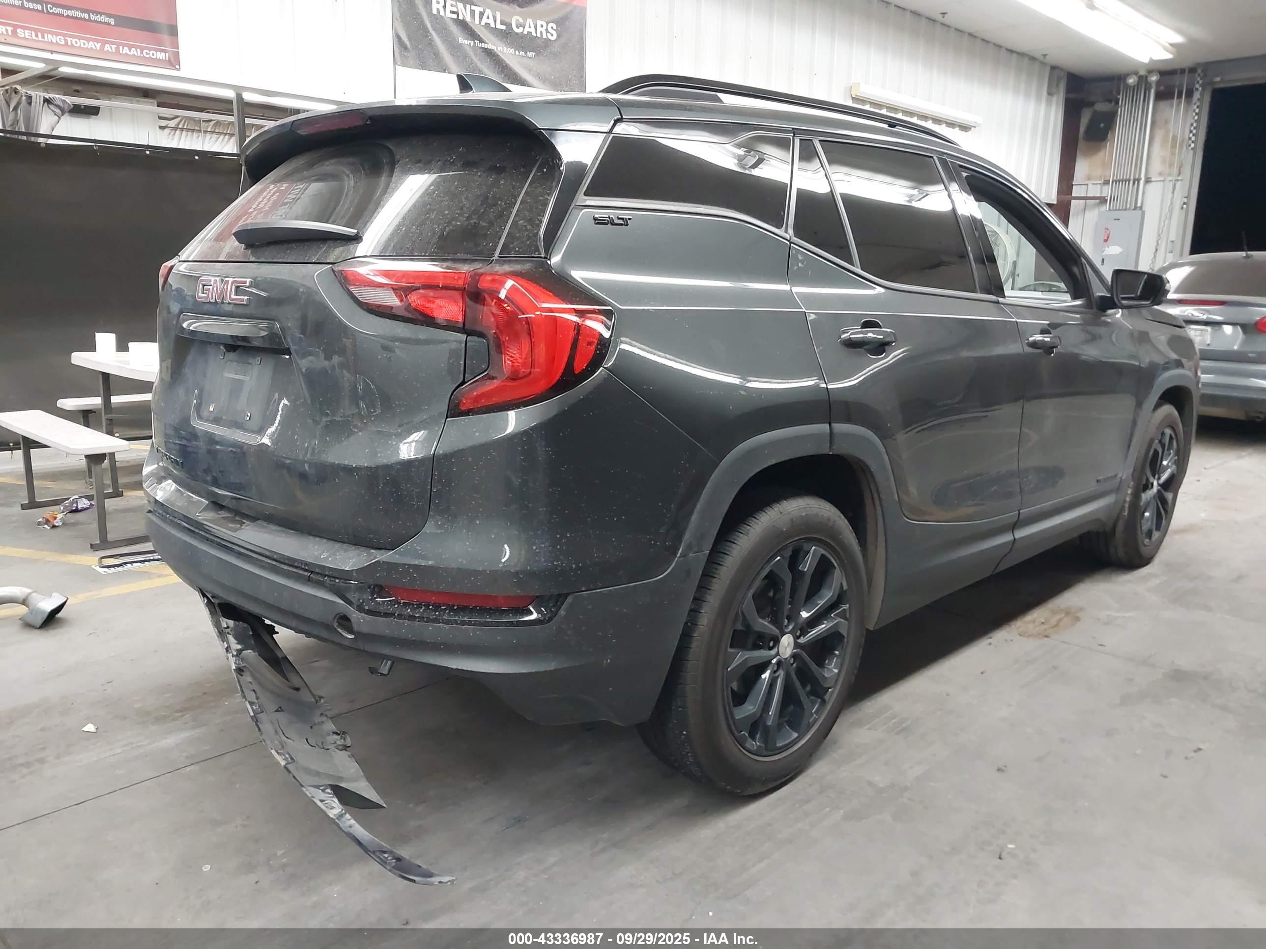 GMC TERRAIN image 4