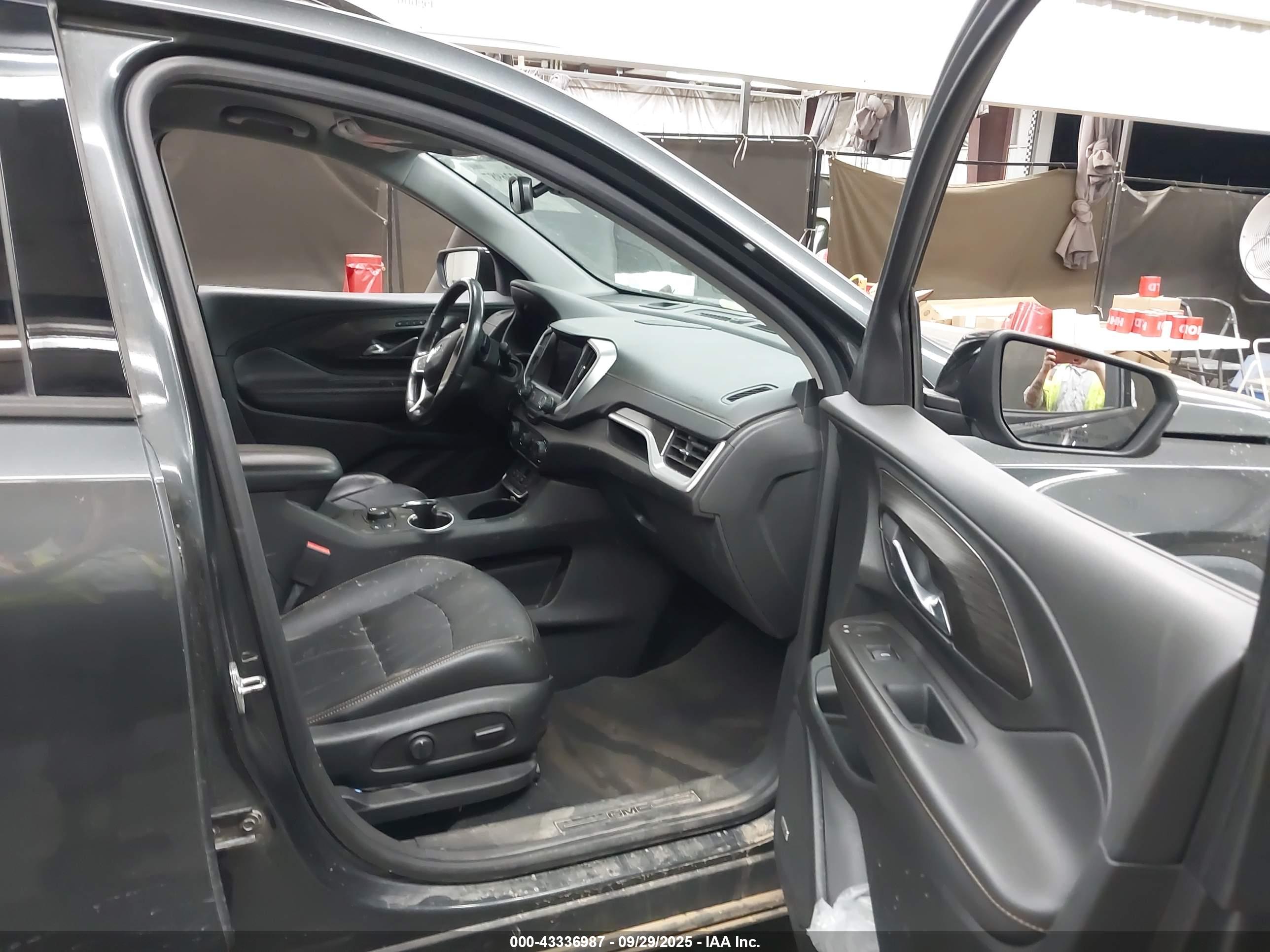 GMC TERRAIN image 5