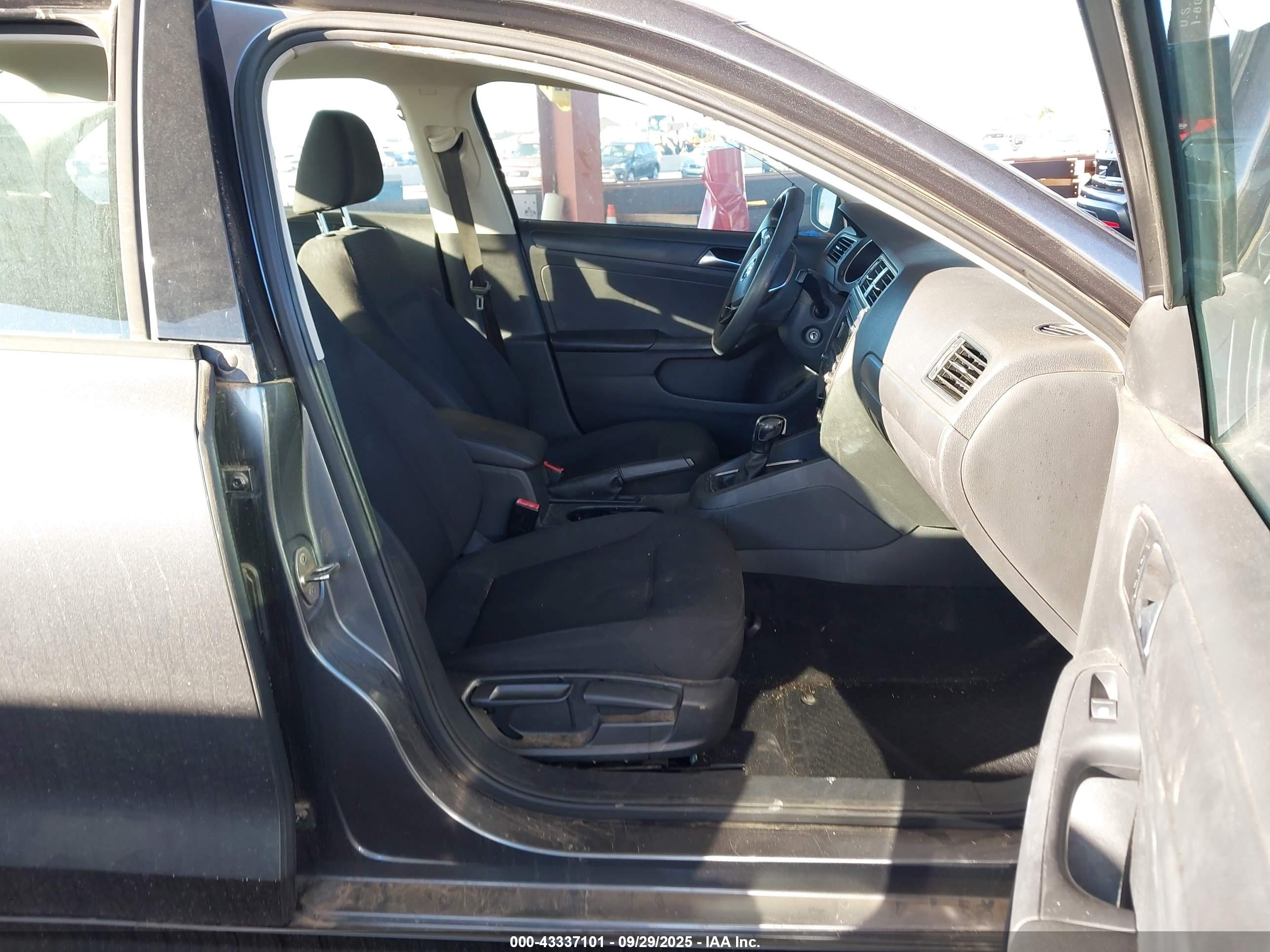 VOLKSWAGEN JETTA image 5