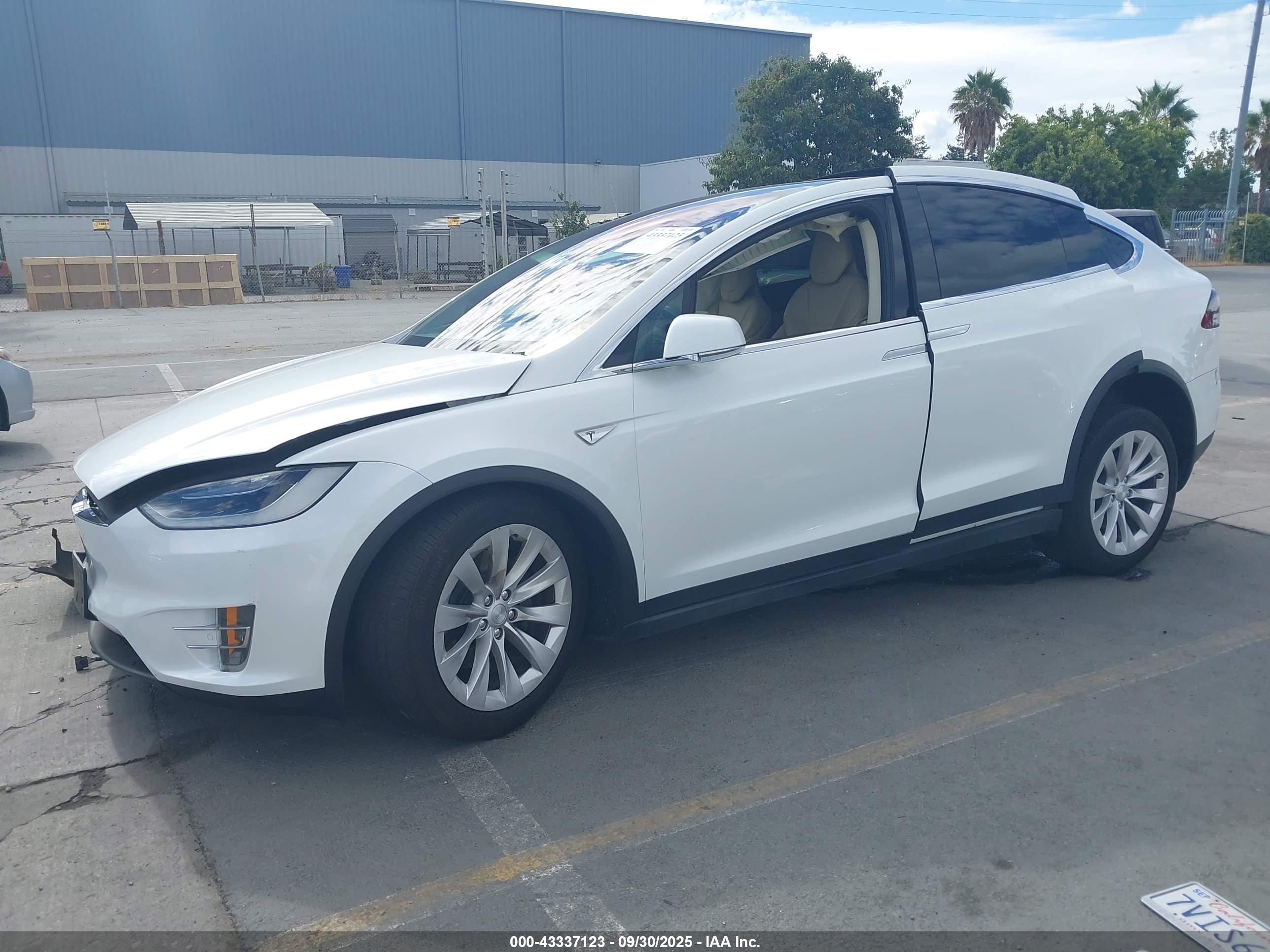 TESLA MODEL image 2