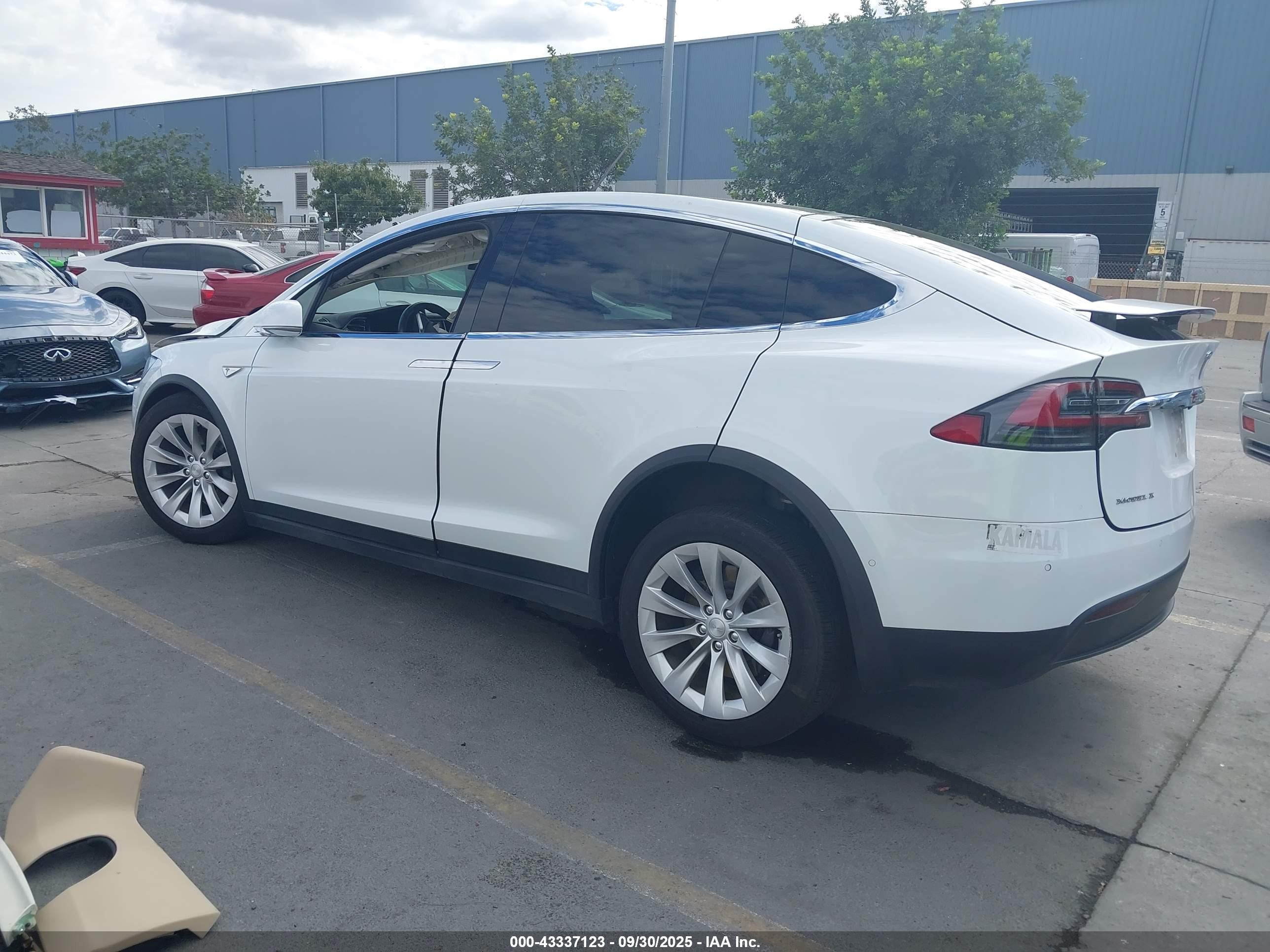 TESLA MODEL image 3