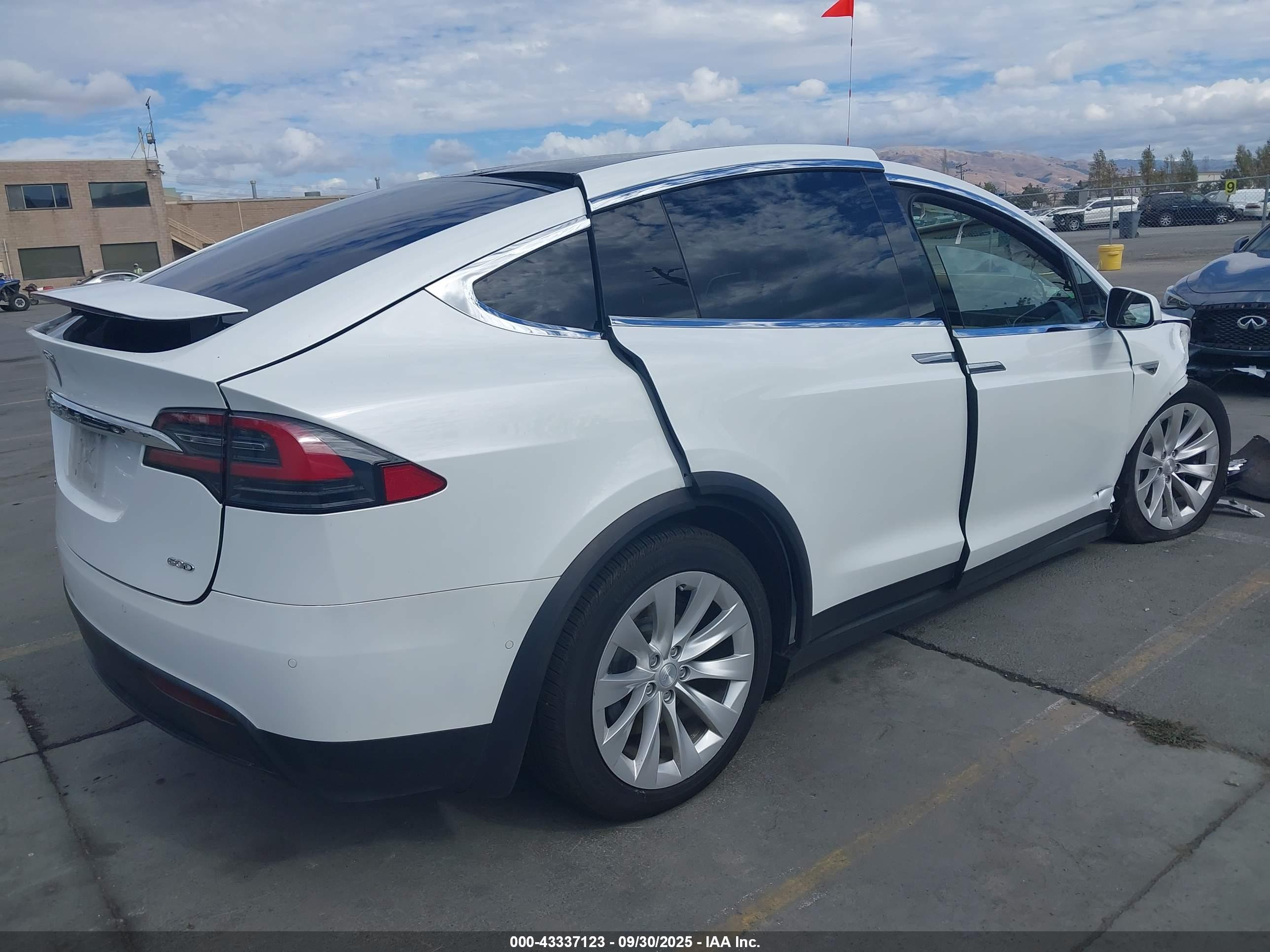 TESLA MODEL image 4