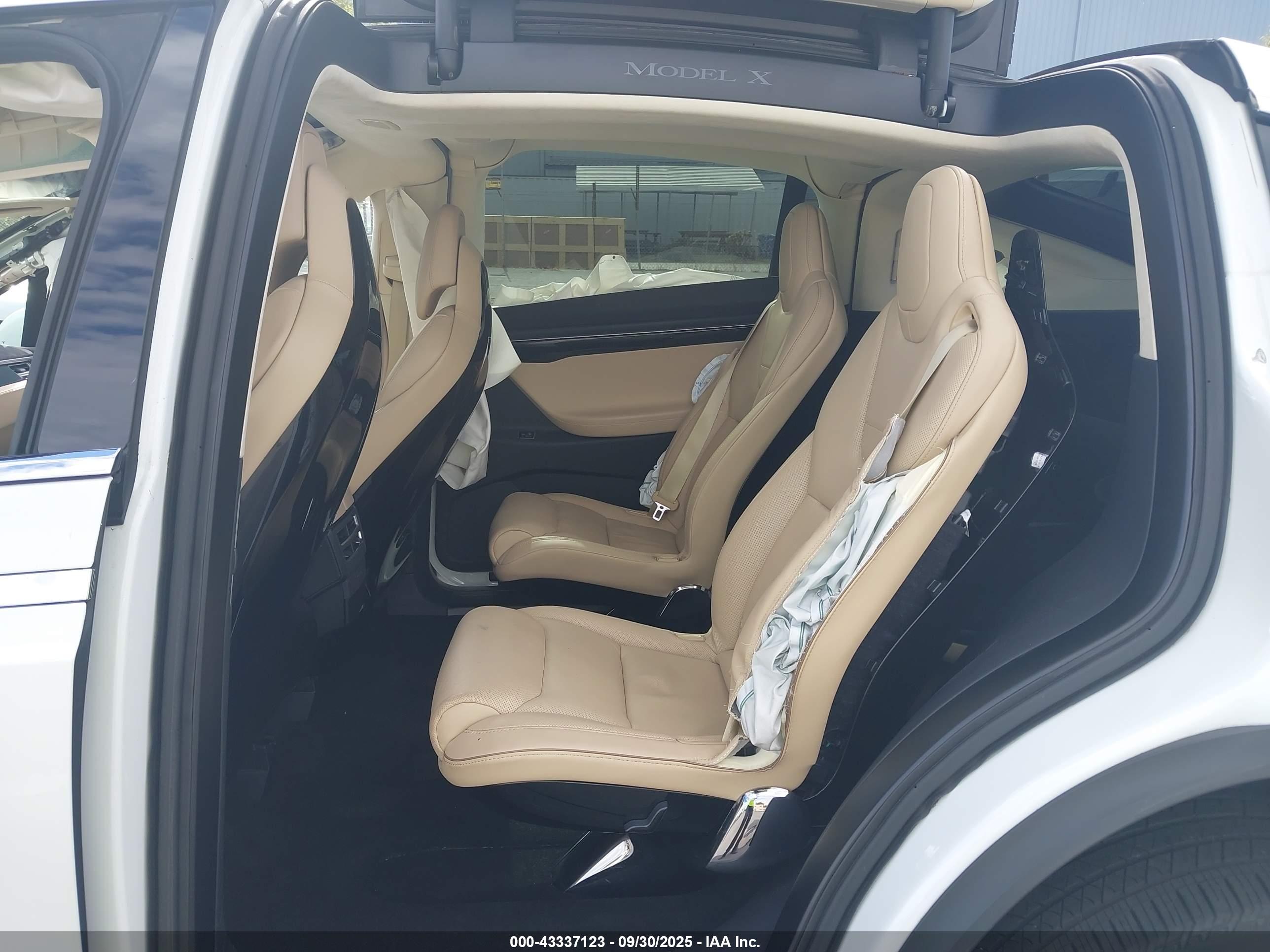 TESLA MODEL image 8