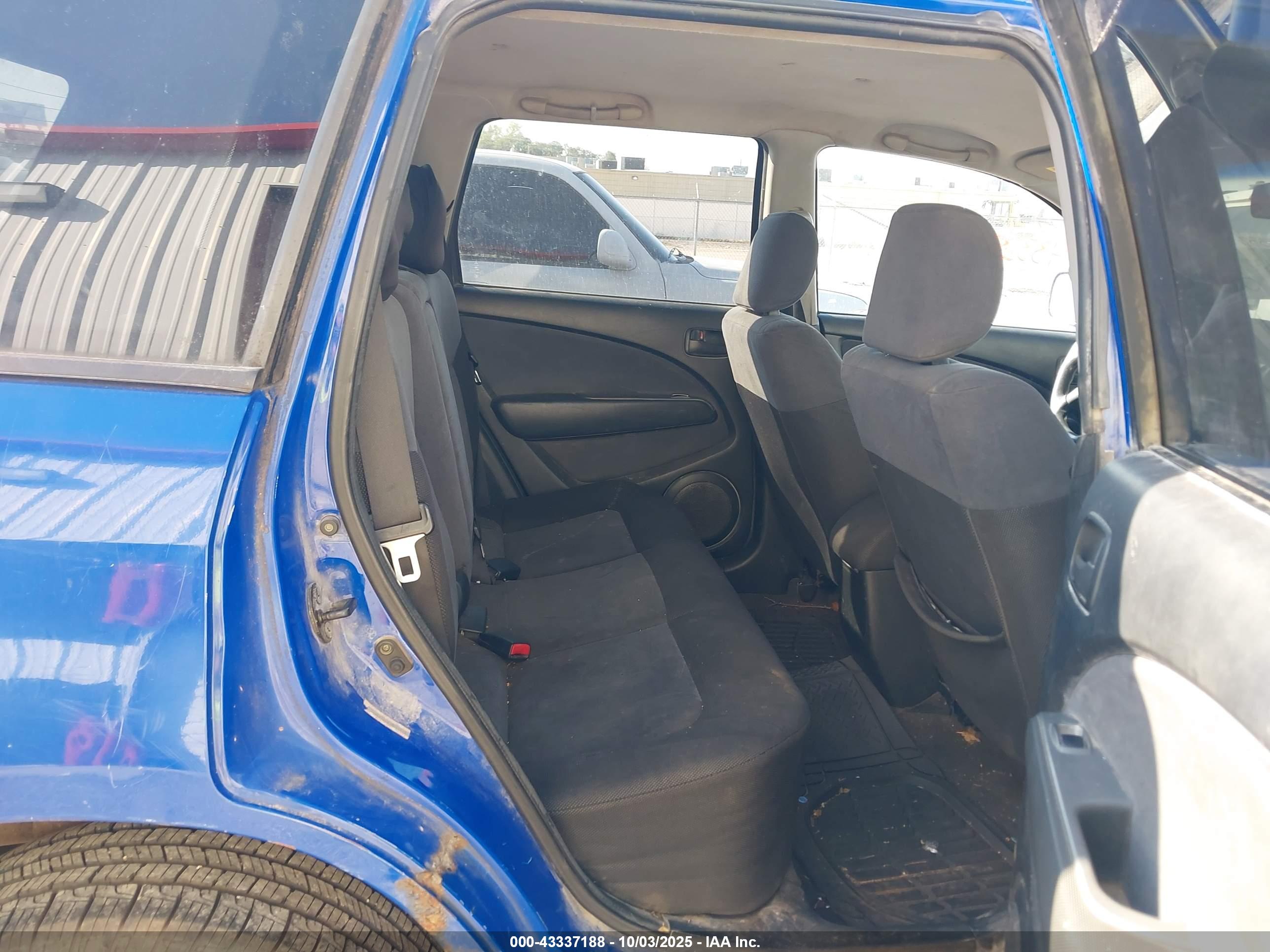 MITSUBISHI OUTLANDER image 8